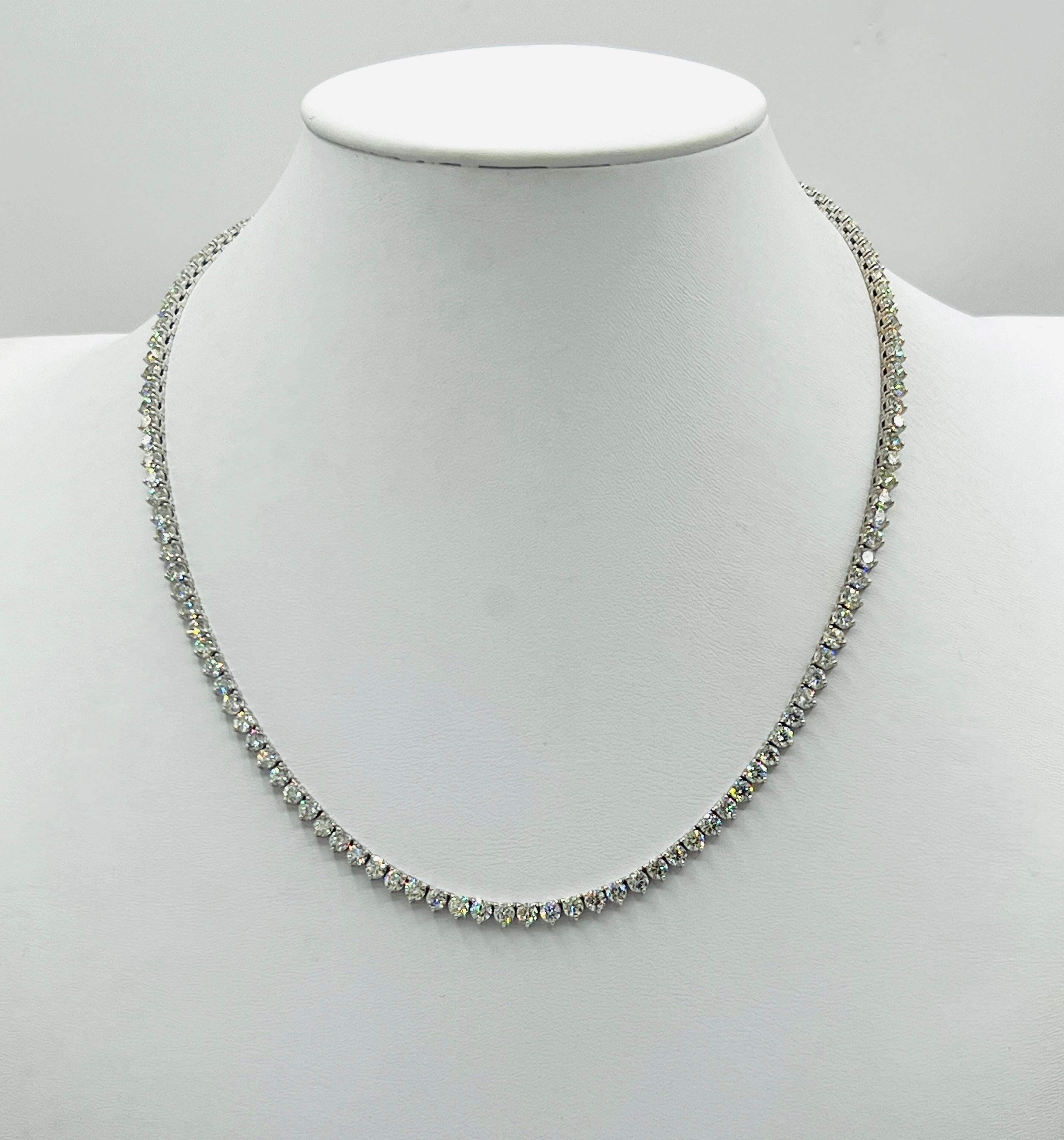 Tennis-Halskette aus 14 Karat Weißgold mit weißen Diamanten und 3 Zacken für Damen oder Herren im Angebot