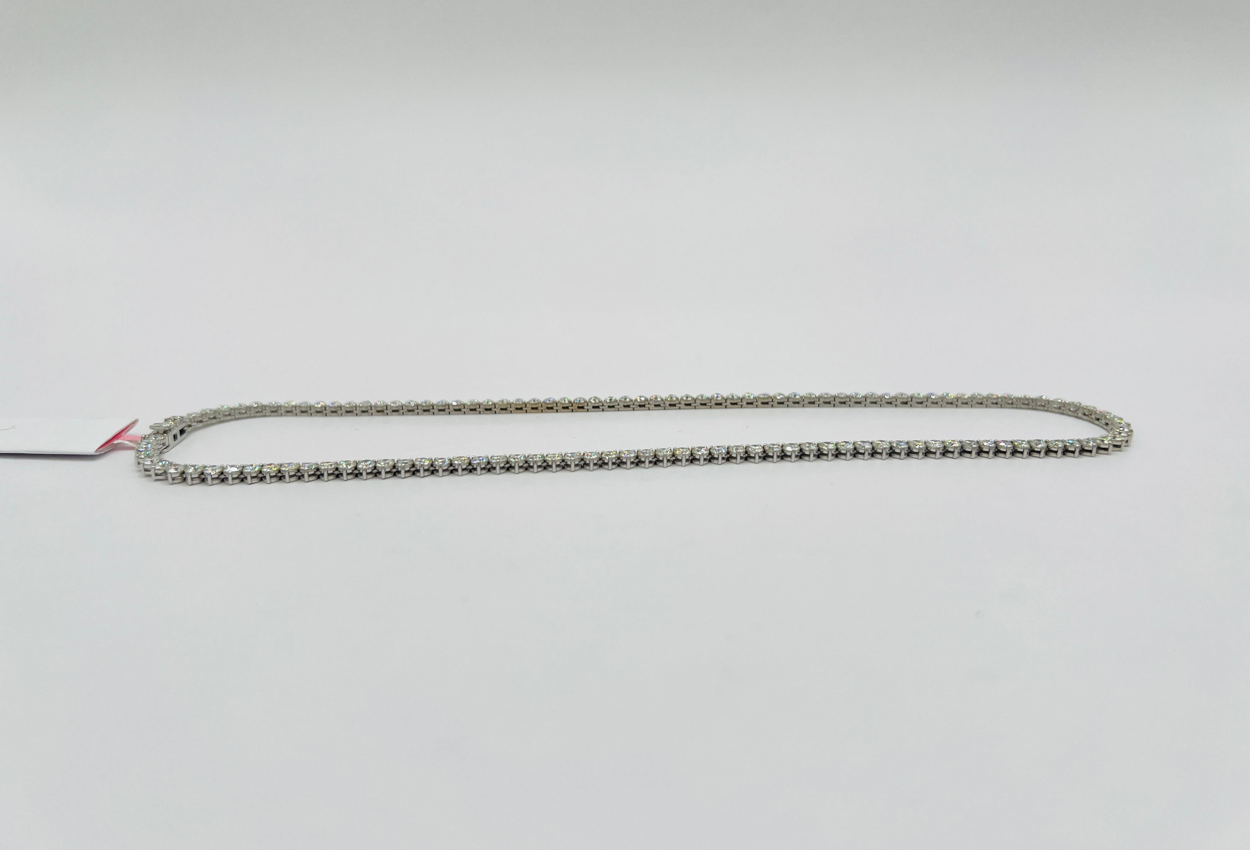 Tennis-Halskette aus 14 Karat Weißgold mit weißen Diamanten und 3 Zacken im Angebot 1