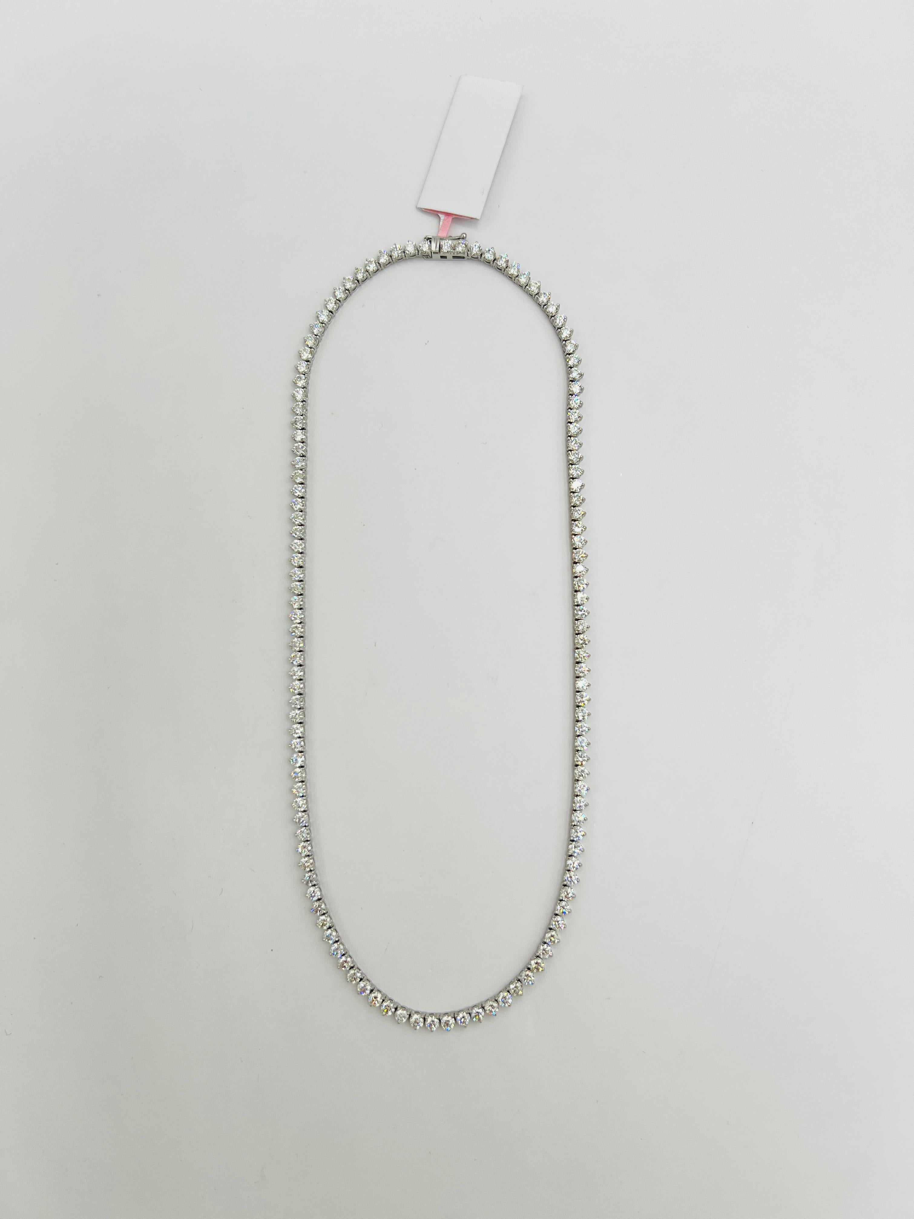Tennis-Halskette aus 14 Karat Weißgold mit weißen Diamanten und 3 Zacken im Angebot 2