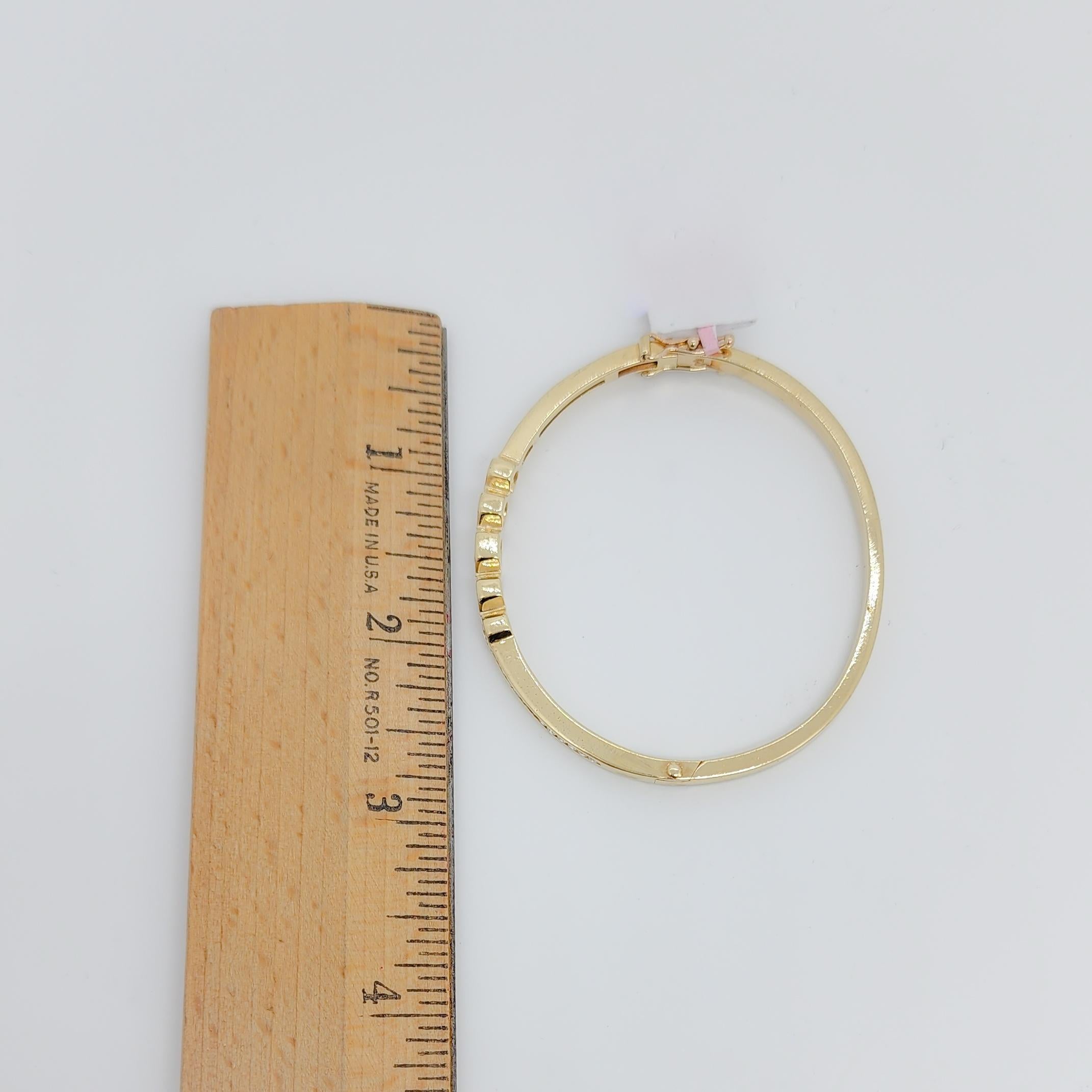 Round Cut White Diamond and 14k Yellow Gold Bangle For Sale