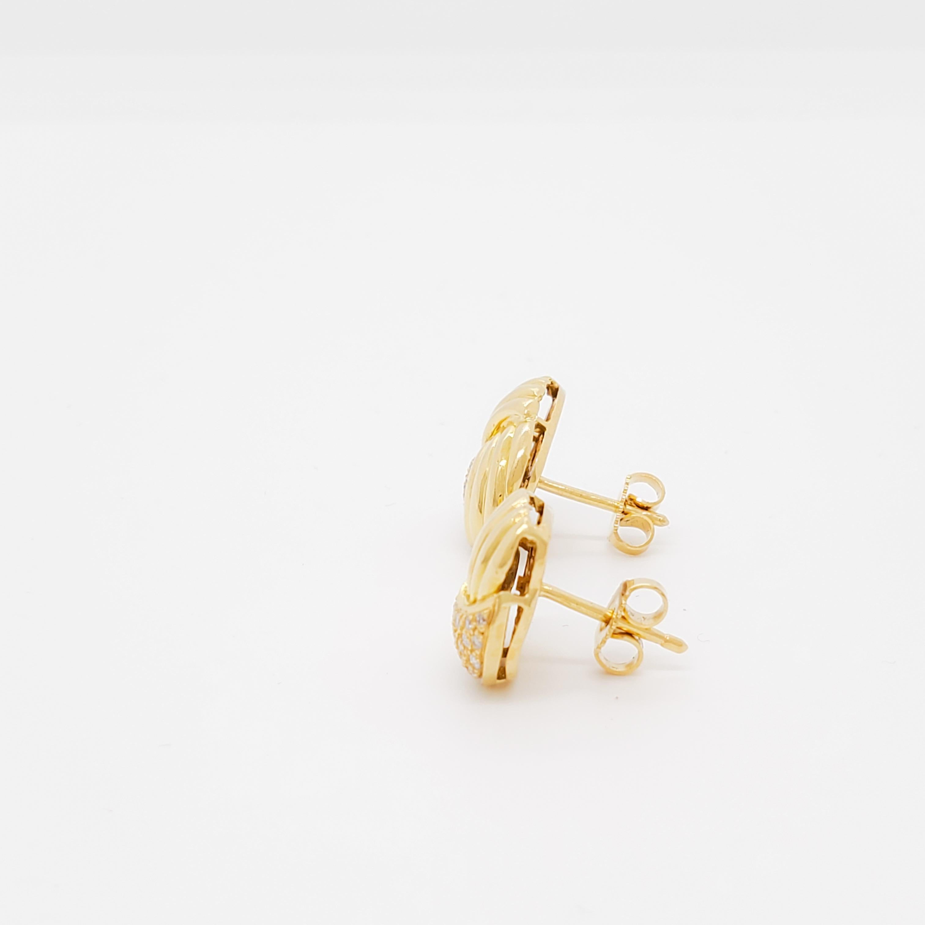 White Diamond and 14k Yellow Gold Earring Studs In New Condition For Sale In Los Angeles, CA