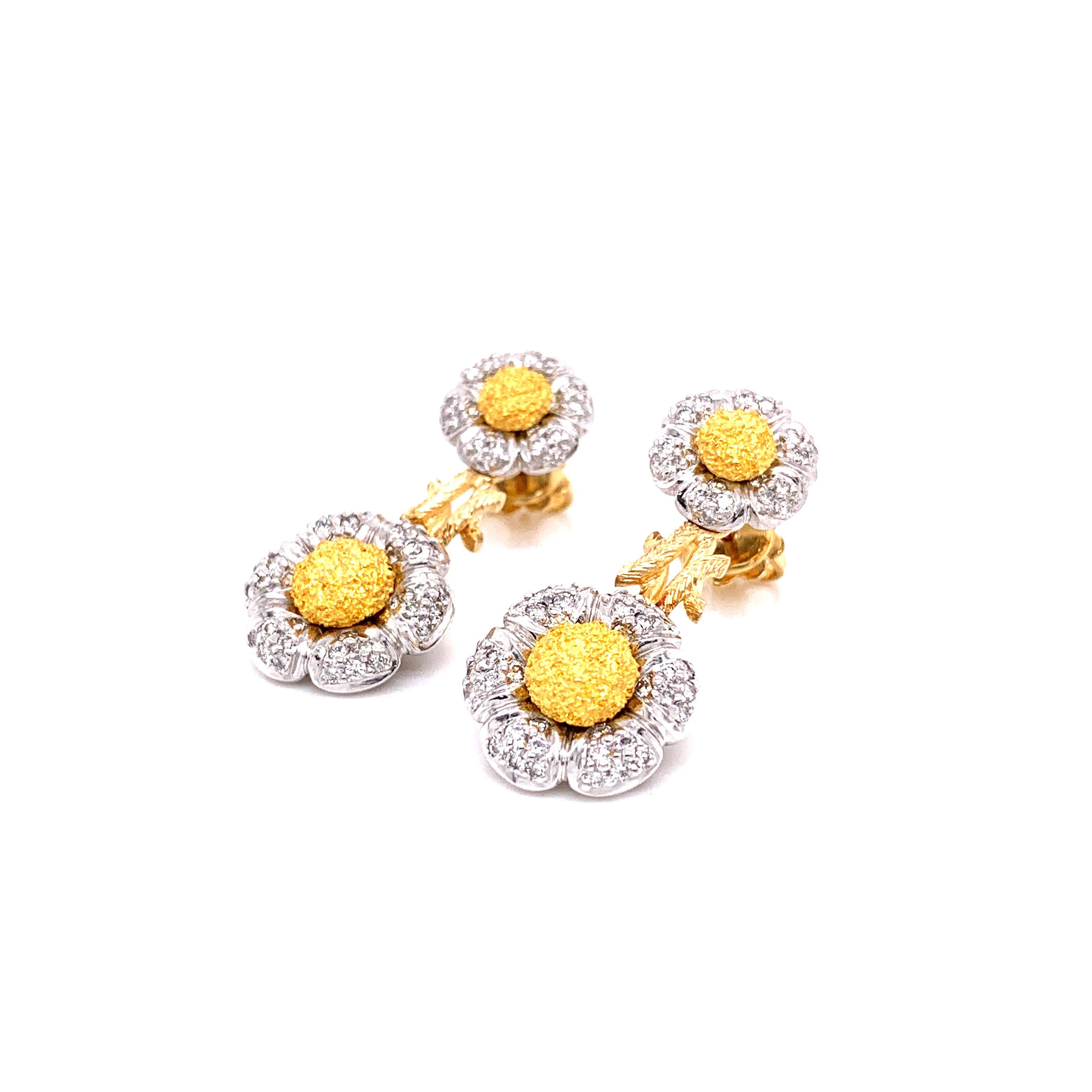 Weißer weißer Diamant und 18 Karat Gold „Flower“-Ohrringe im Zustand „Neu“ im Angebot in Hong Kong, HK