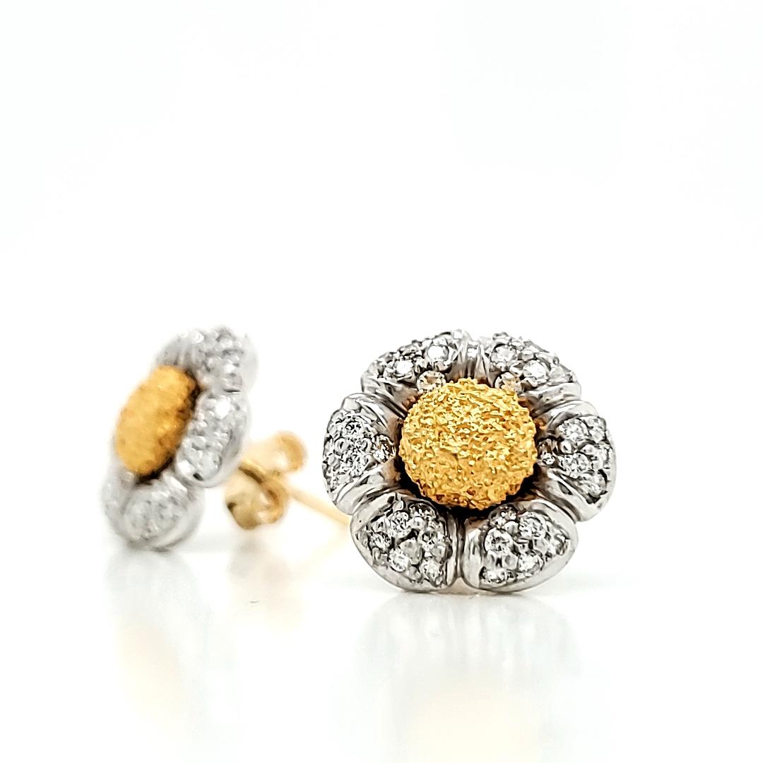 Contemporary White Diamond and 18 Karat Gold 