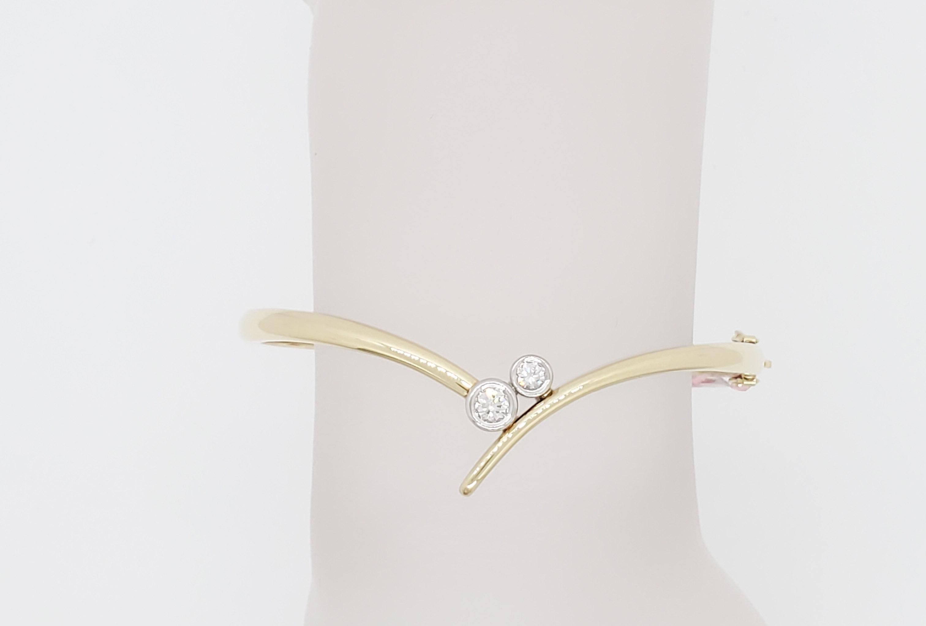 White Diamond and 18k Yellow and White Gold Bangle In New Condition For Sale In Los Angeles, CA