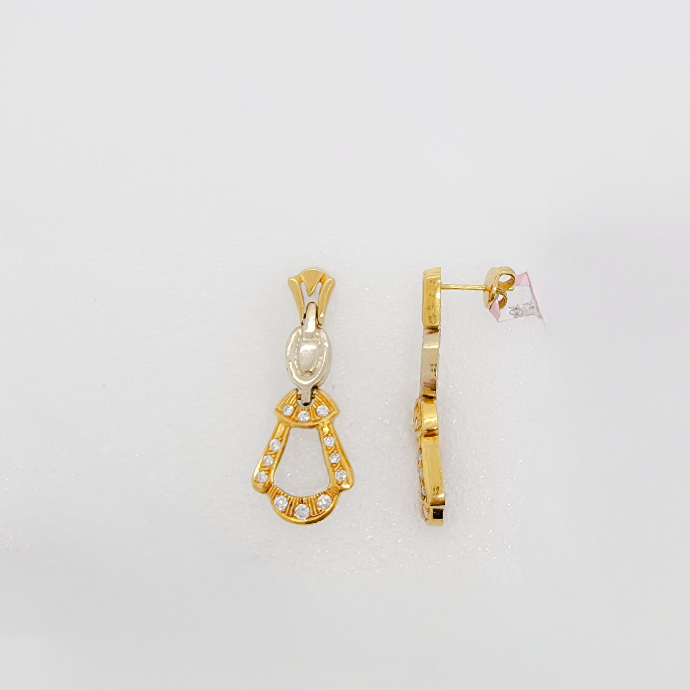 Women's or Men's White Diamond and 18k Yellow Gold Dangle Earrings For Sale