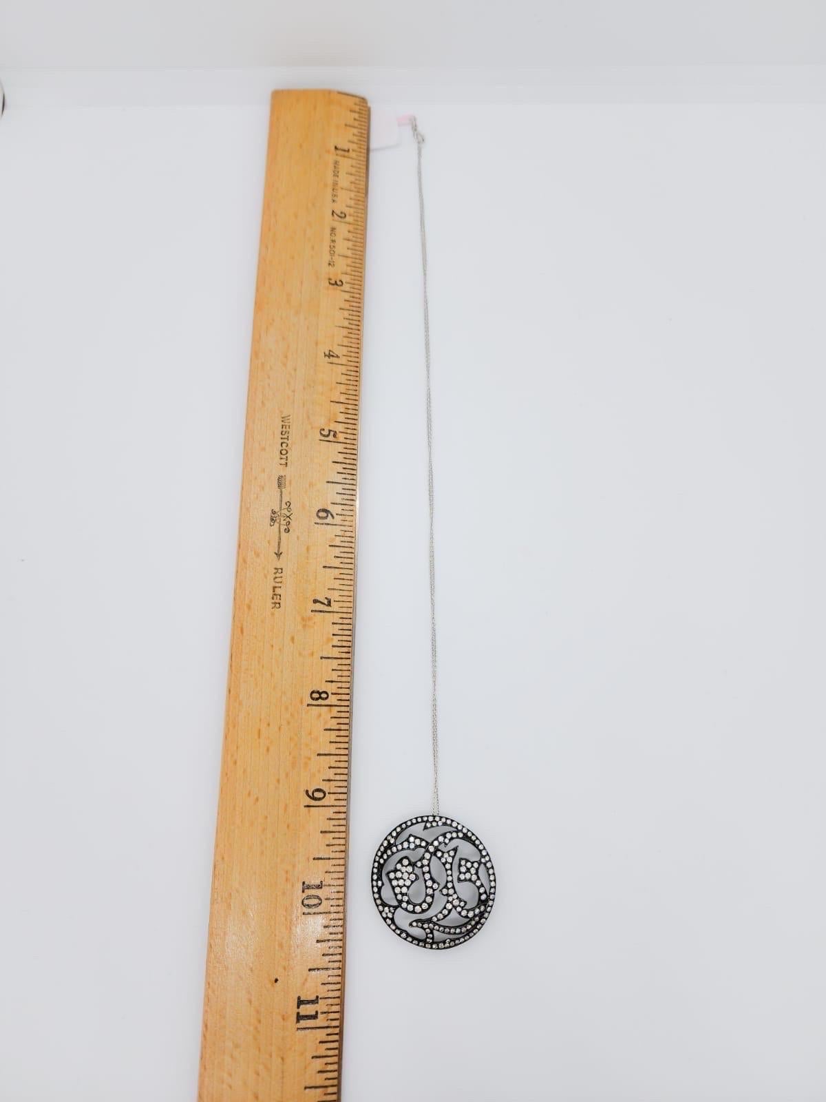 White Diamond and Black Rhodium Medallion Pendant in 18k Gold For Sale 1