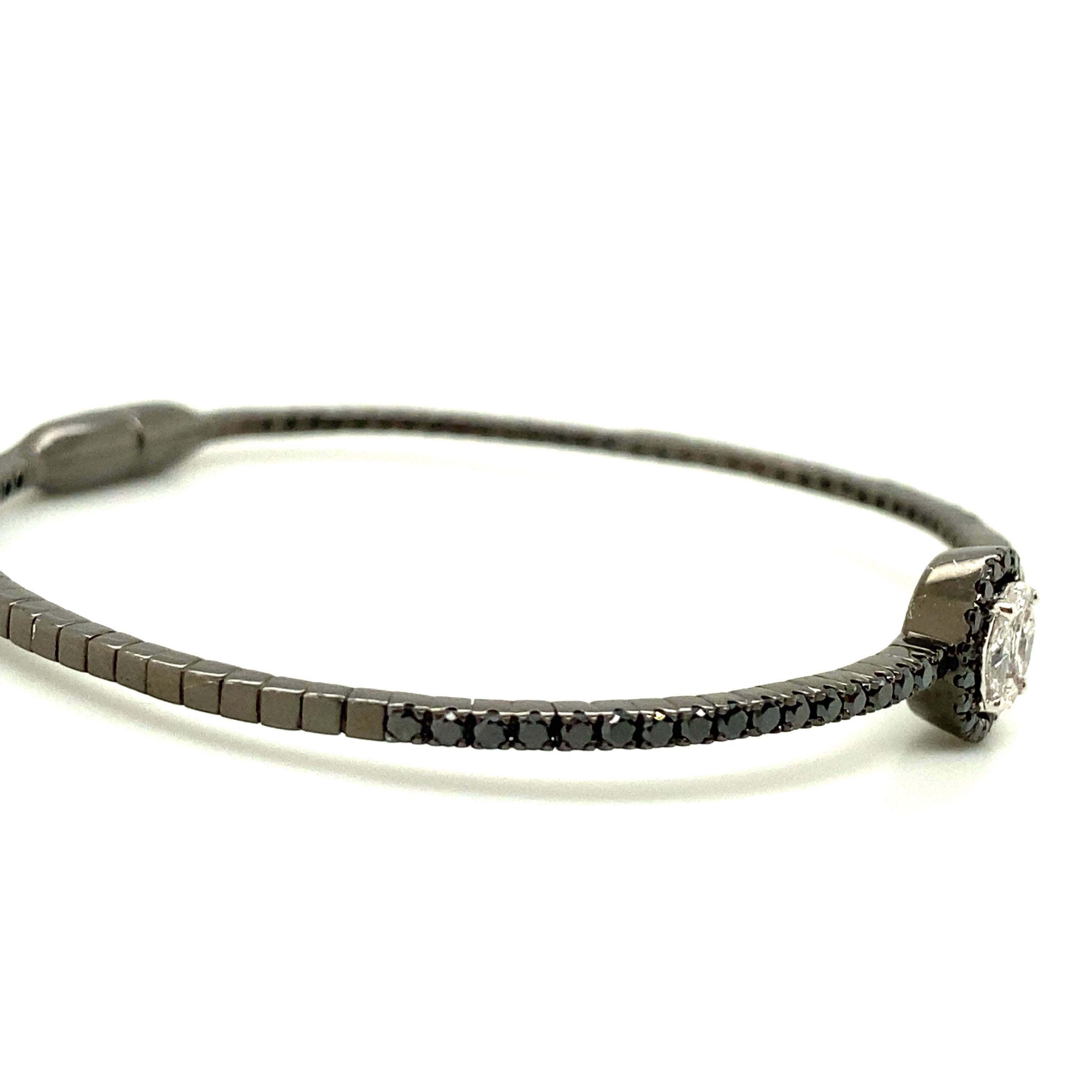 Taille ovale Bracelet en or noir et diamants blancs en vente