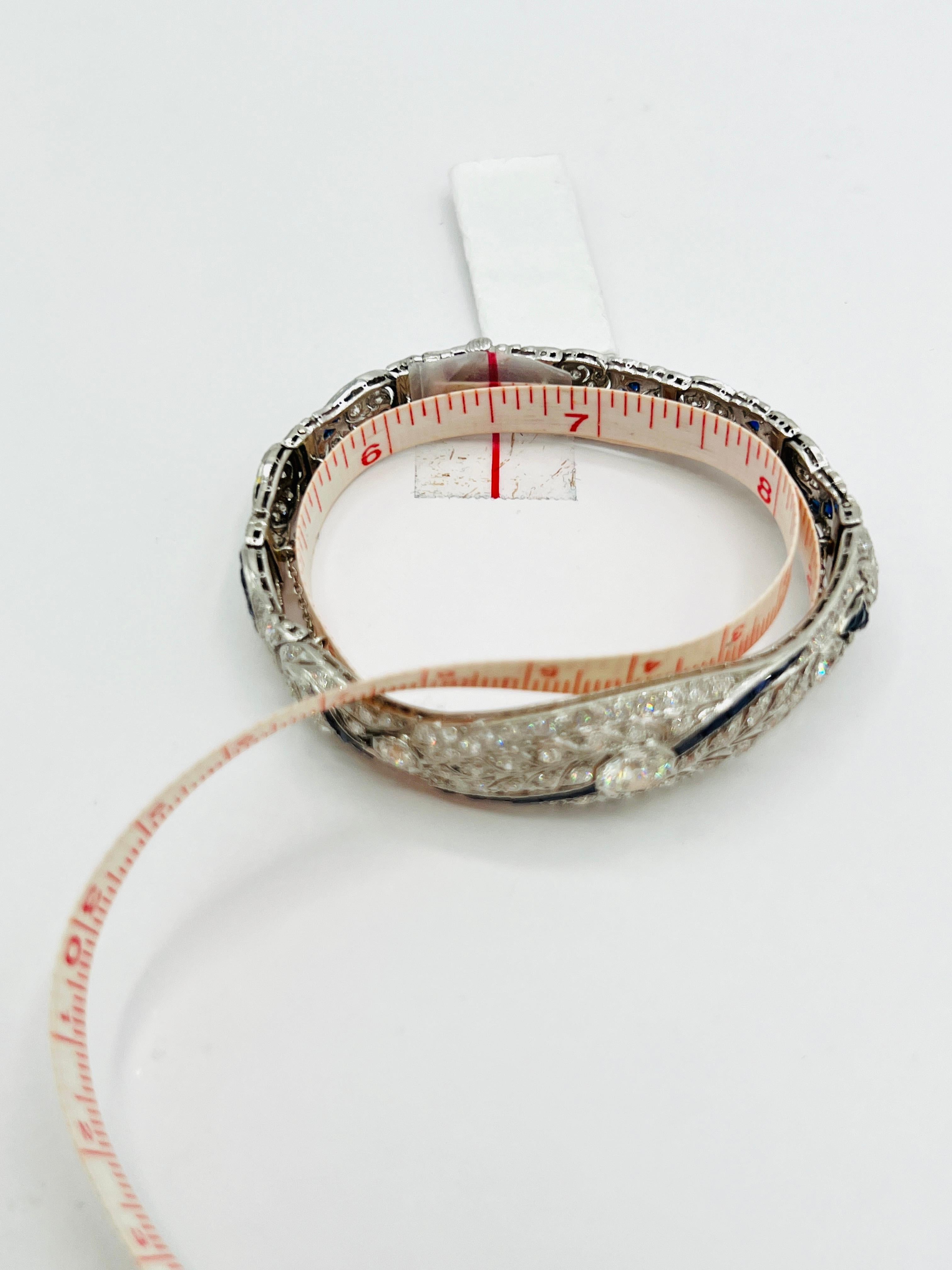 White Diamond and Blue Sapphire Bracelet in 18K white Gold For Sale 5