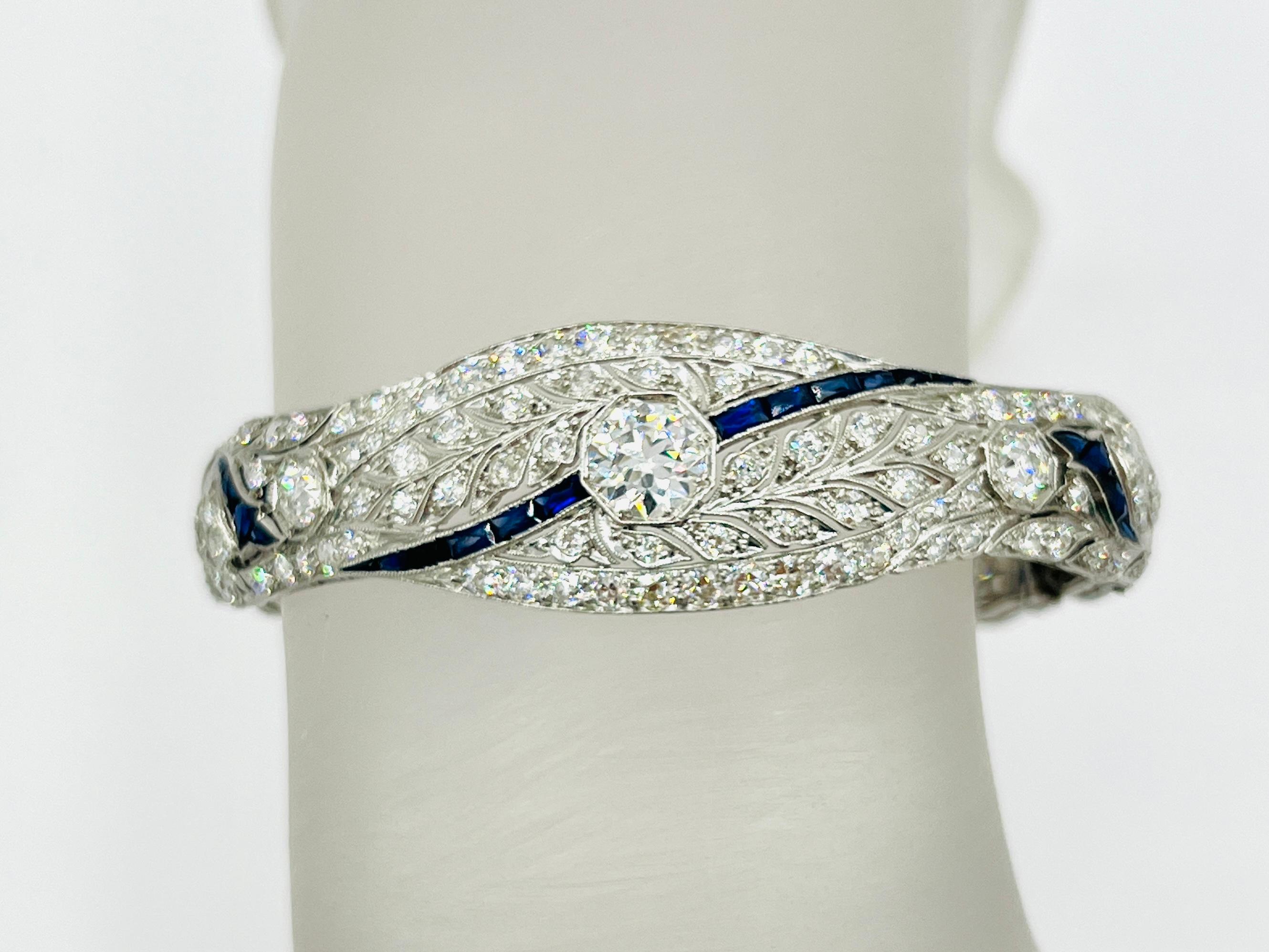 White Diamond and Blue Sapphire Bracelet in 18K white Gold In New Condition For Sale In Los Angeles, CA