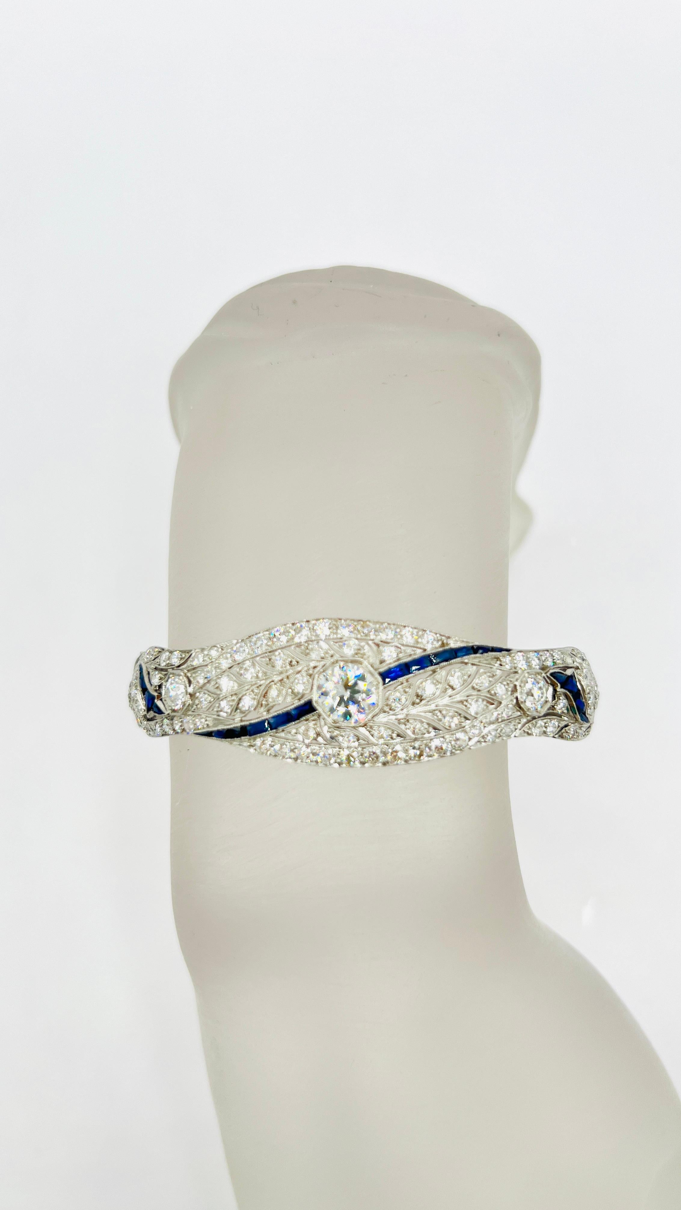 Women's or Men's White Diamond and Blue Sapphire Bracelet in 18K white Gold For Sale