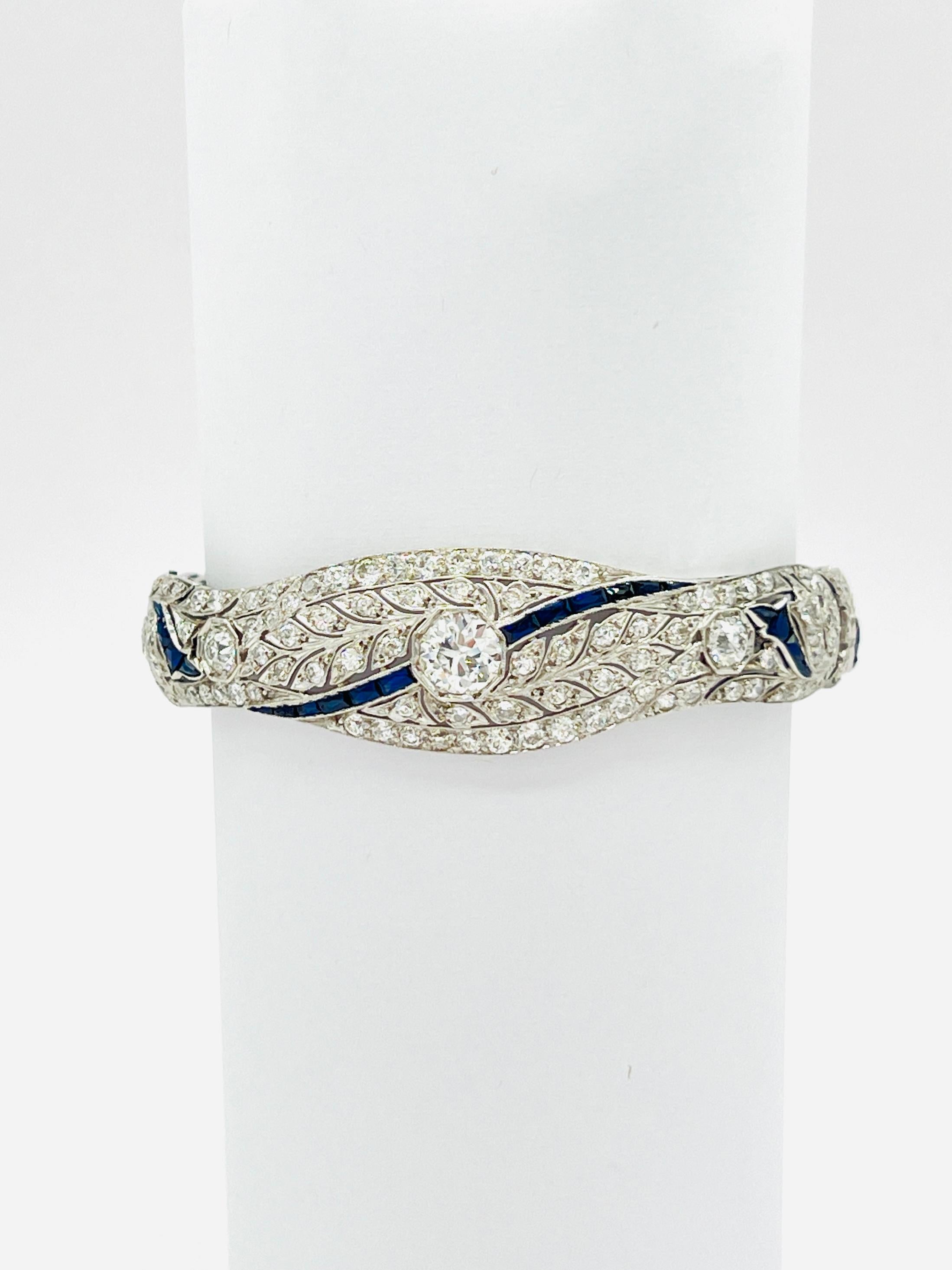White Diamond and Blue Sapphire Bracelet in 18K white Gold For Sale 1