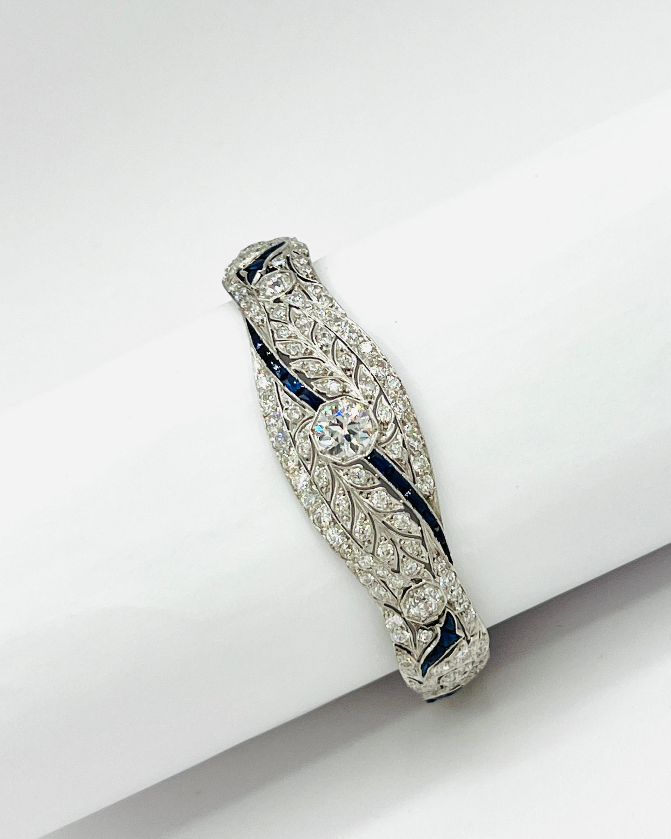 White Diamond and Blue Sapphire Bracelet in 18K white Gold For Sale 2