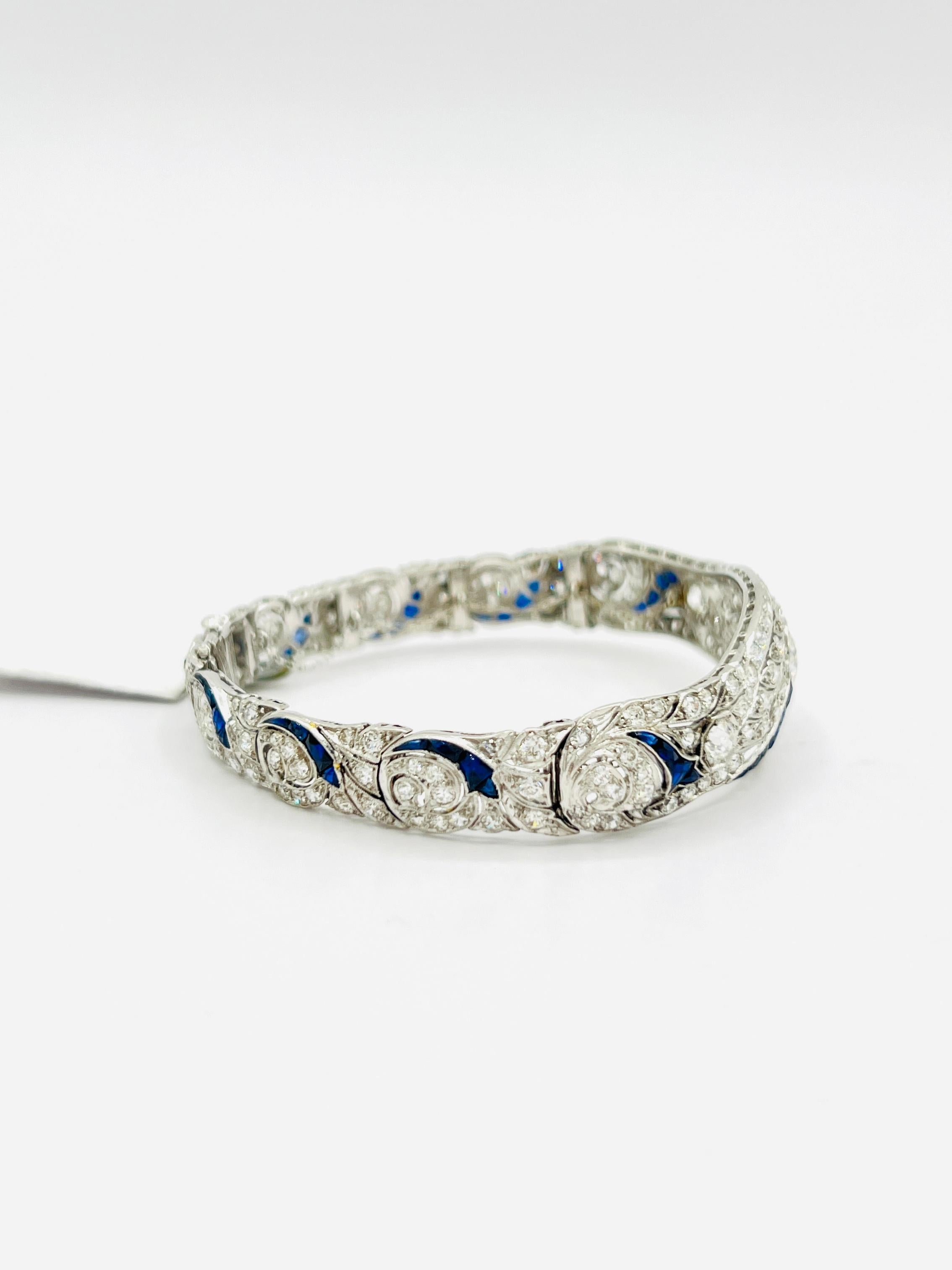 White Diamond and Blue Sapphire Bracelet in 18K white Gold For Sale 3