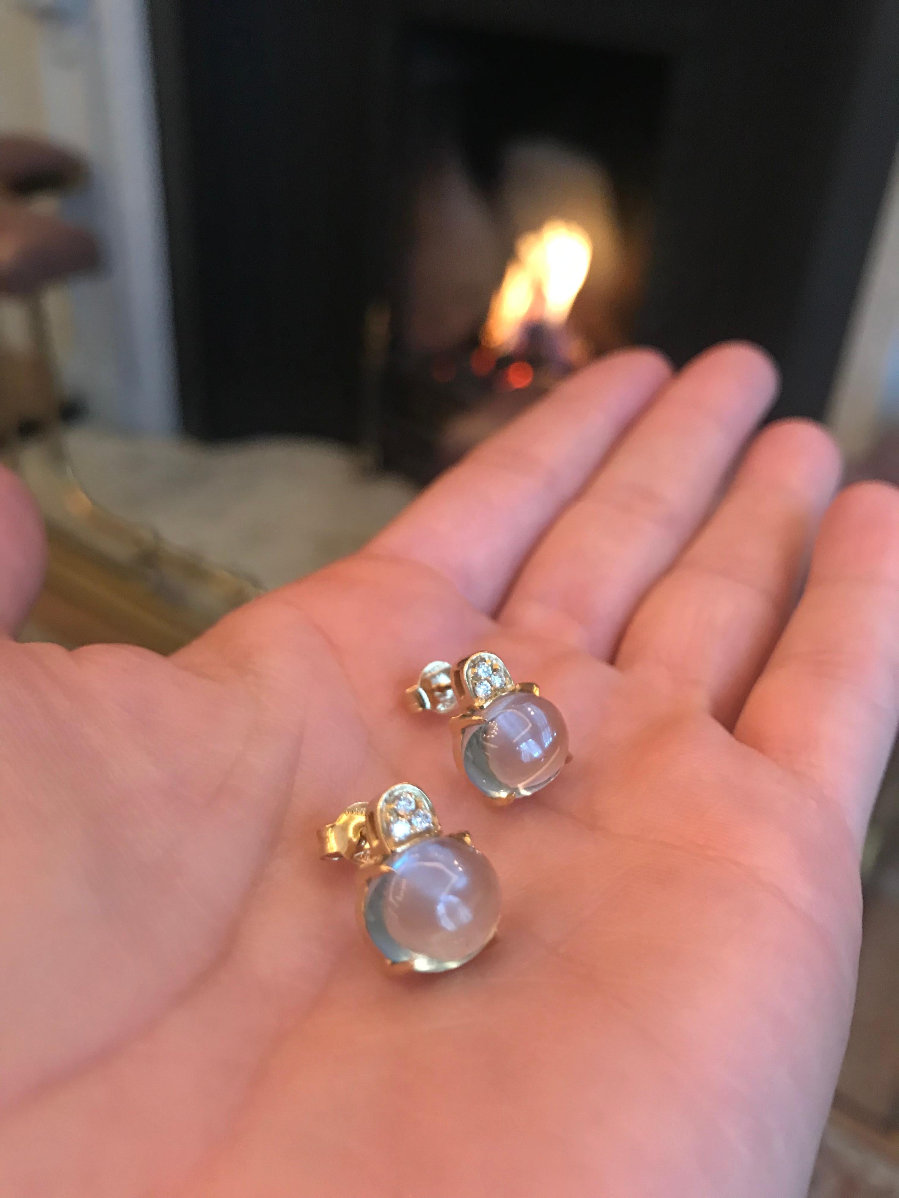 Boucles d'oreilles en or 18 carats de fabrication italienne avec diamants blancs et améthyste taille cabochon en vente 1
