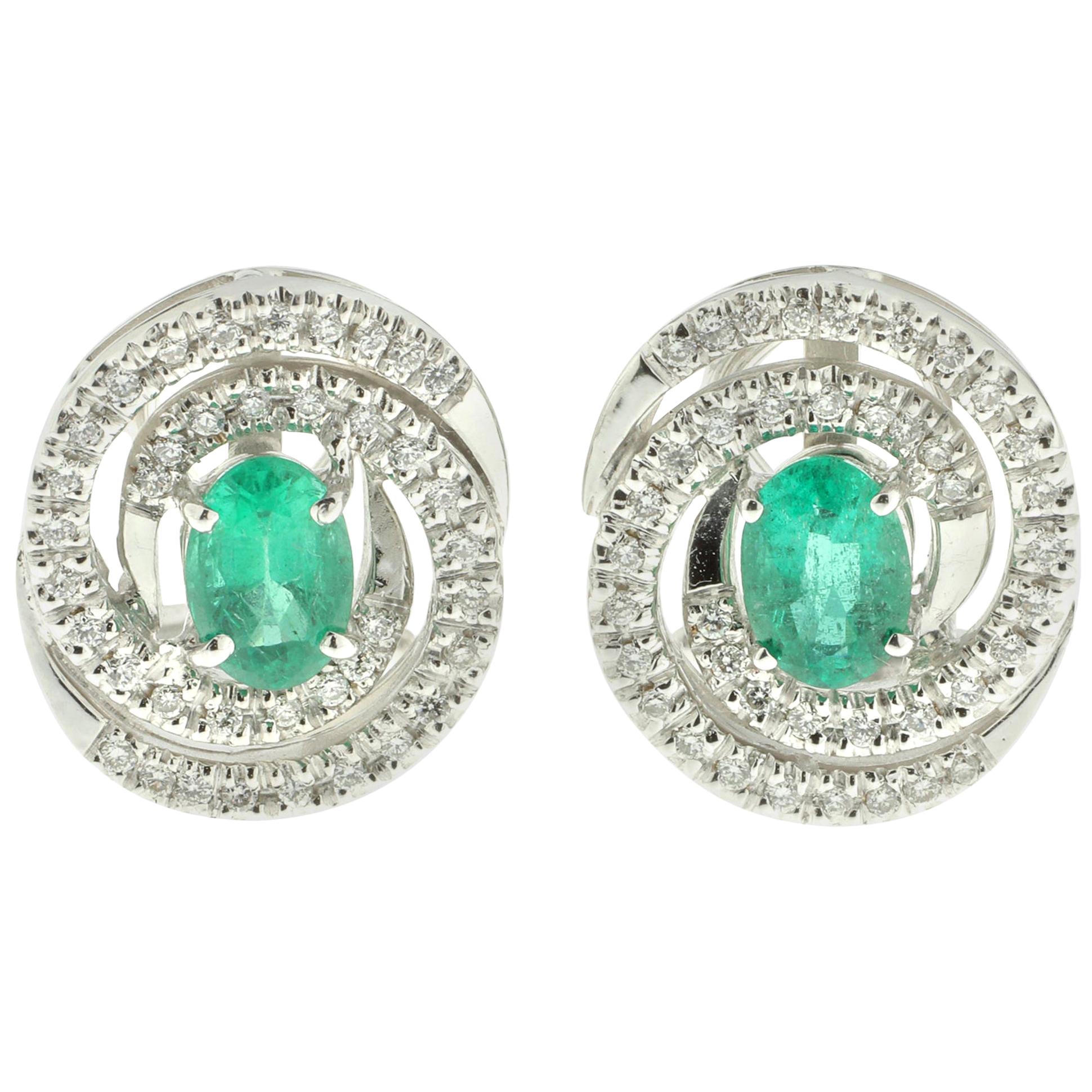 Contemporary 18 Karat White Gold White Diamond and Emerald Earrings  For Sale