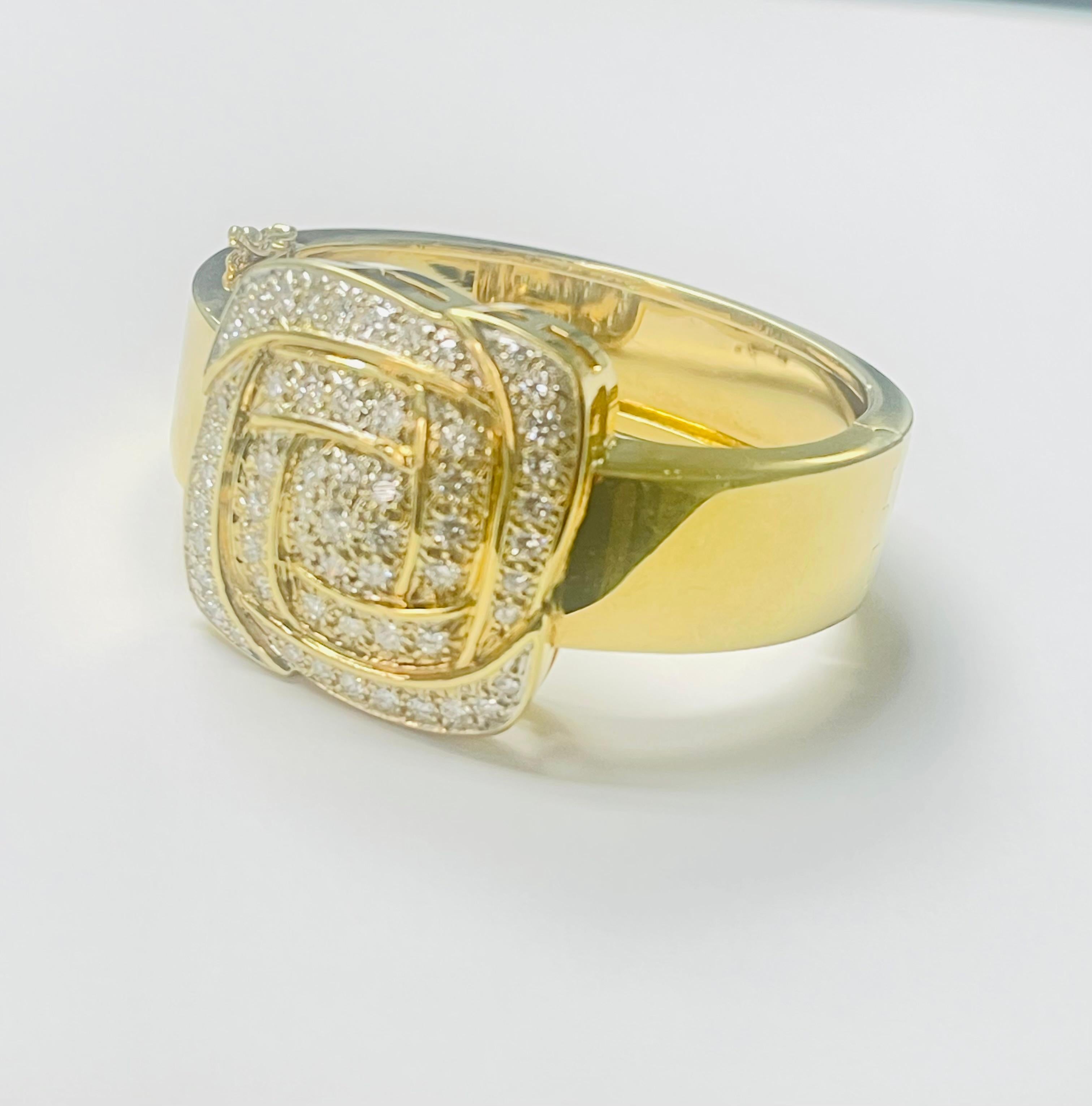 Women's White Diamond and Gold Bracelet In 18 Karat Gold. For Sale