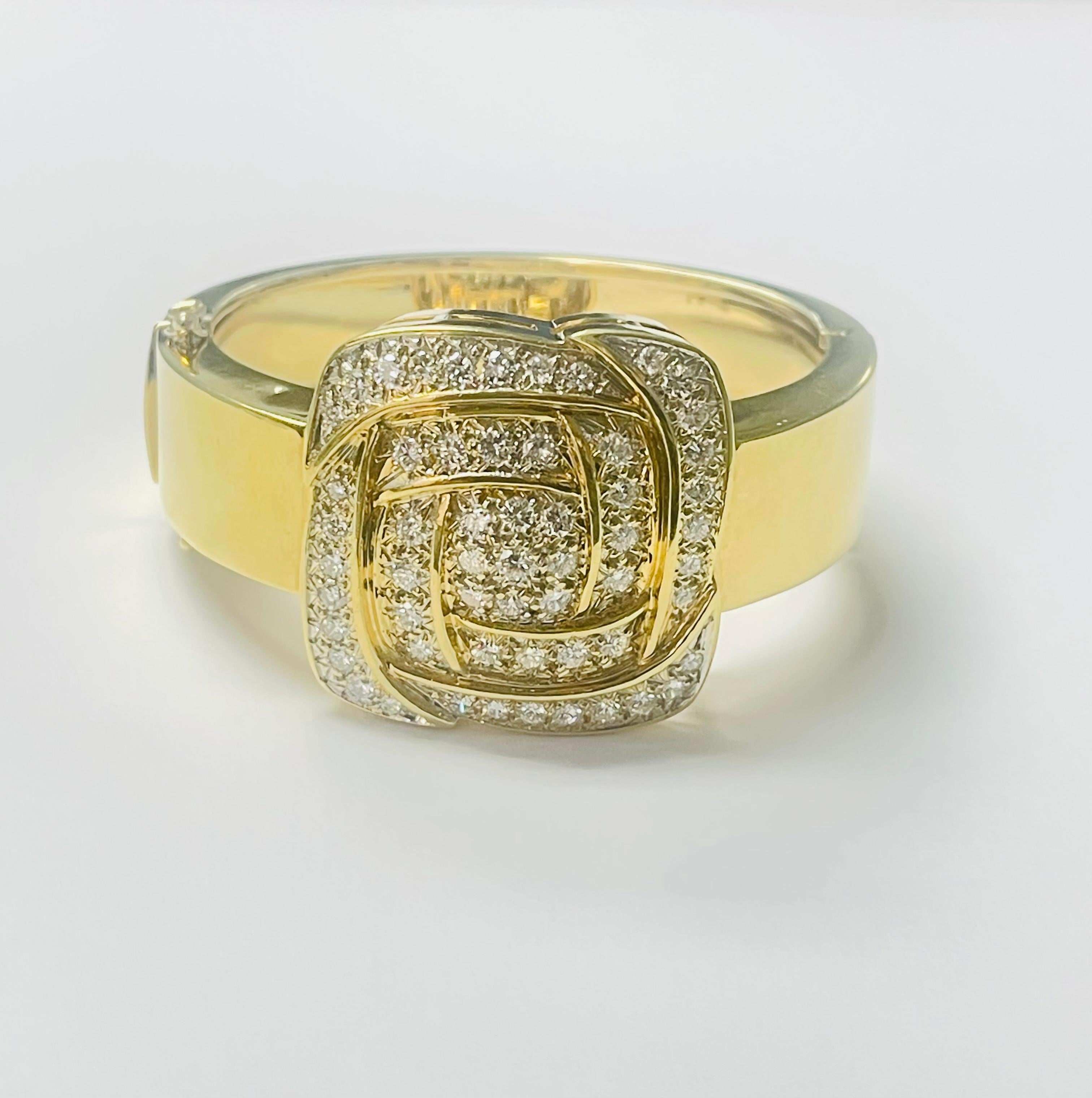 White Diamond and Gold Bracelet In 18 Karat Gold. For Sale 1
