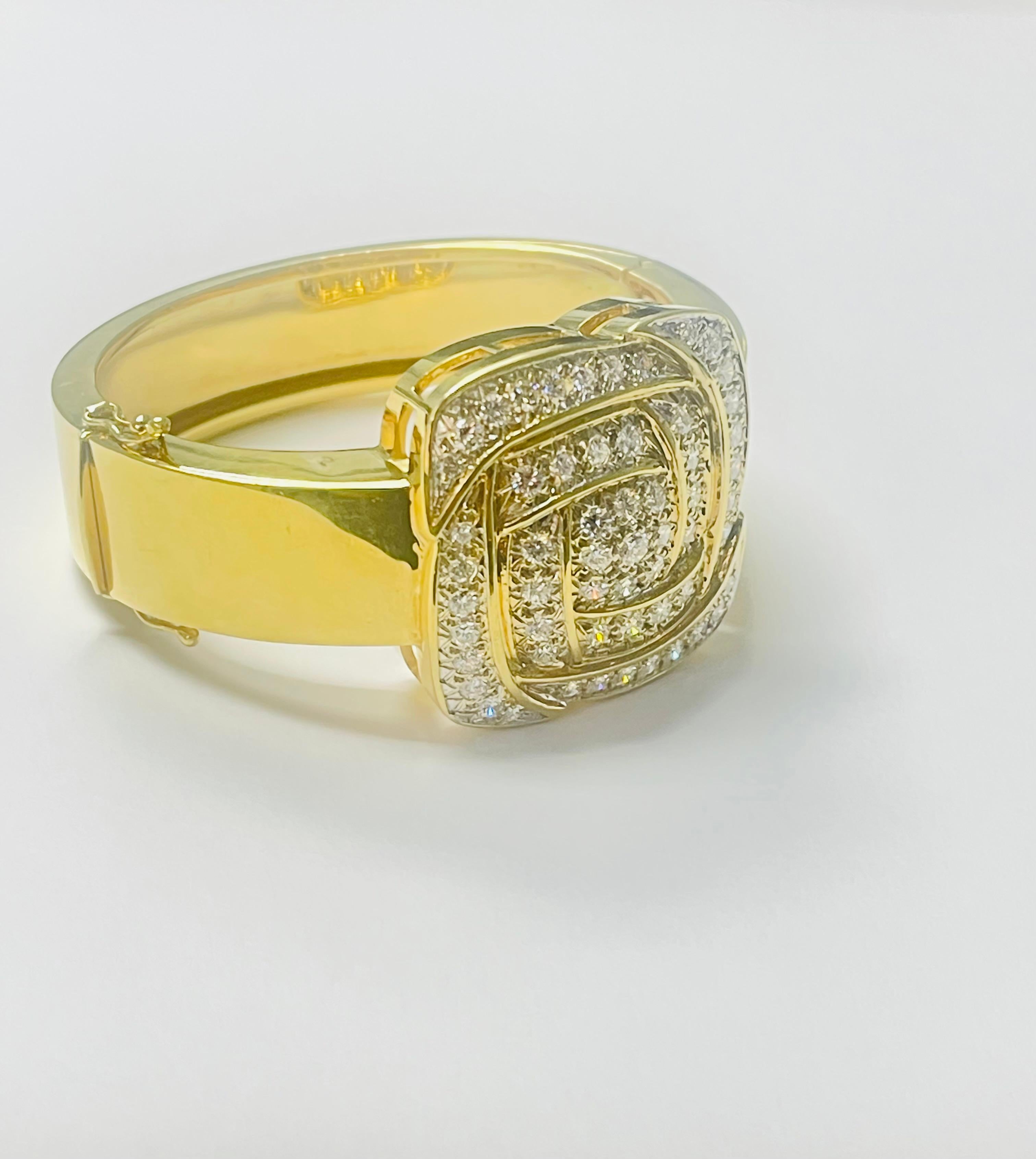 White Diamond and Gold Bracelet In 18 Karat Gold. For Sale 2