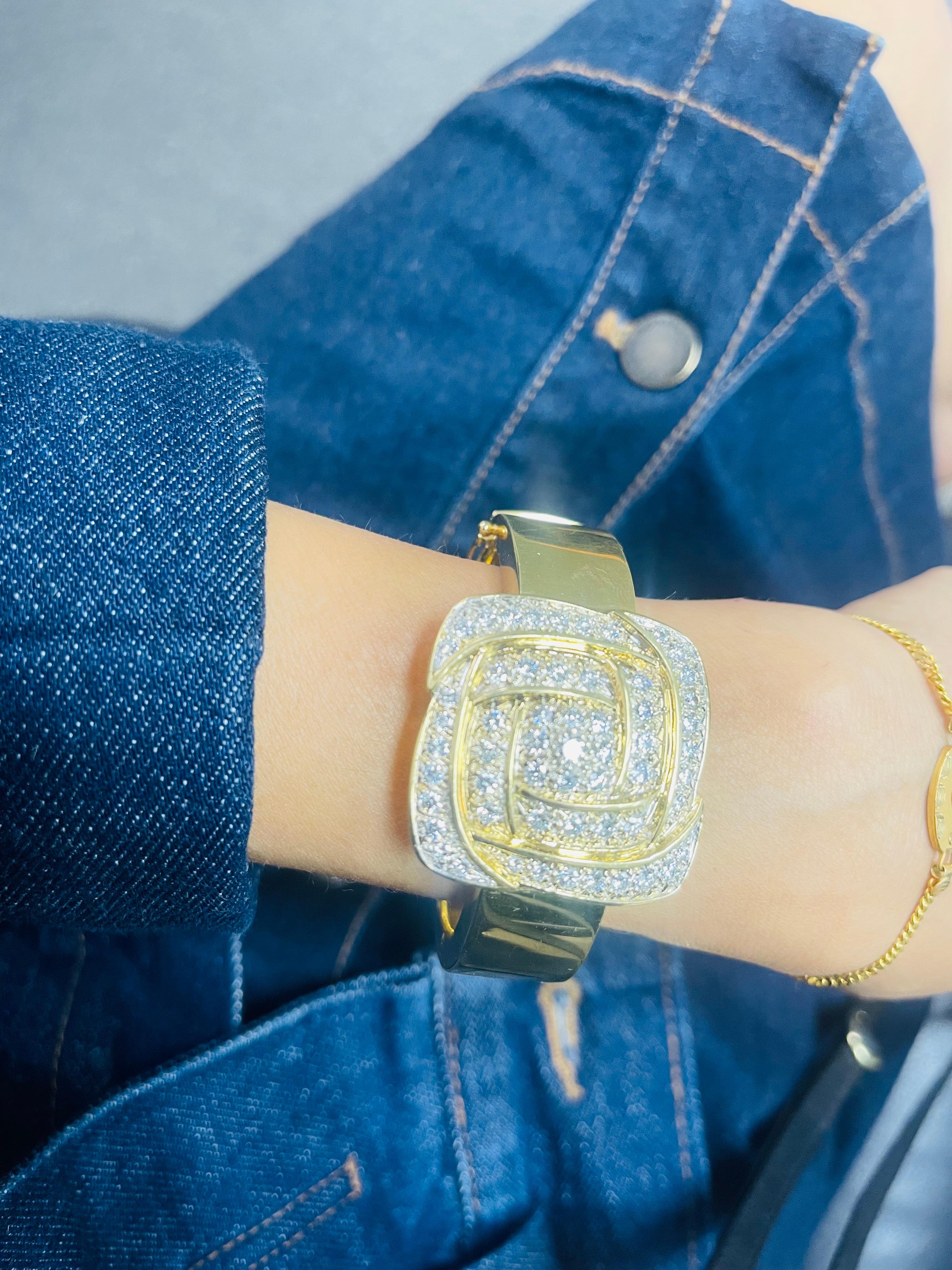 White Diamond and Gold Bracelet In 18 Karat Gold. For Sale 4