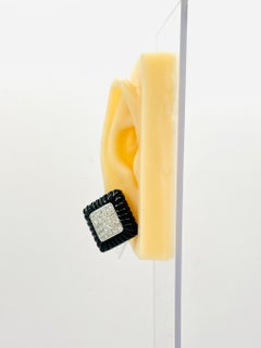 White Diamond and Onyx Fluted Earrings in 18K Yellow Gold