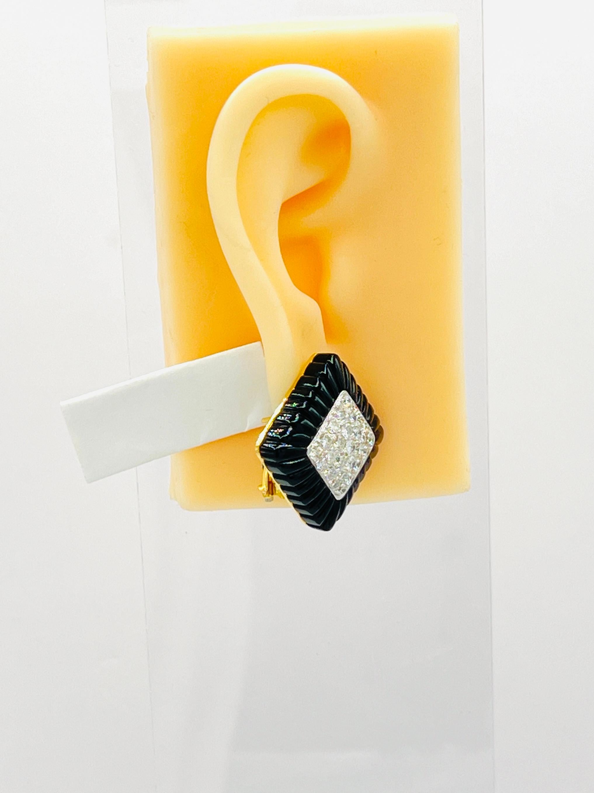 Round Cut White Diamond and Onyx Fluted Earrings in 18K Yellow Gold For Sale