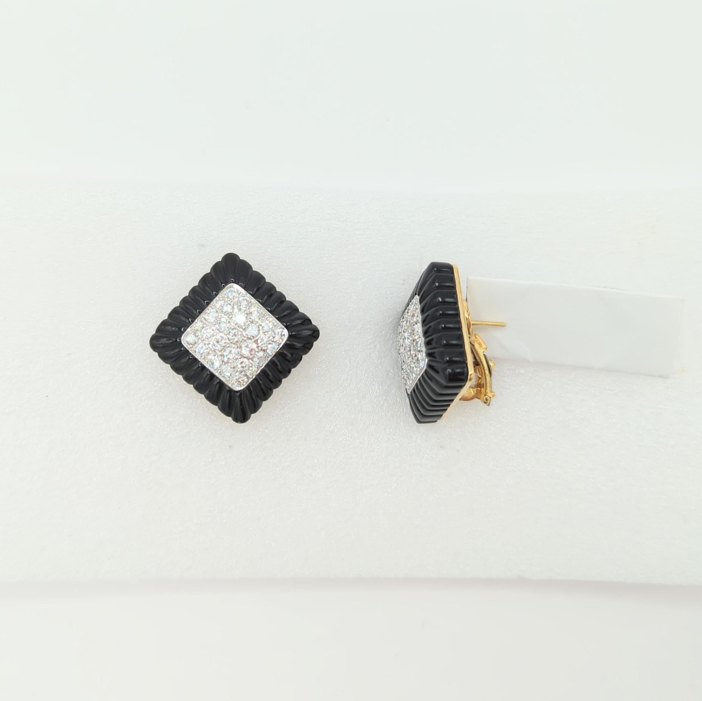 Women's or Men's White Diamond and Onyx Fluted Earrings in 18K Yellow Gold For Sale