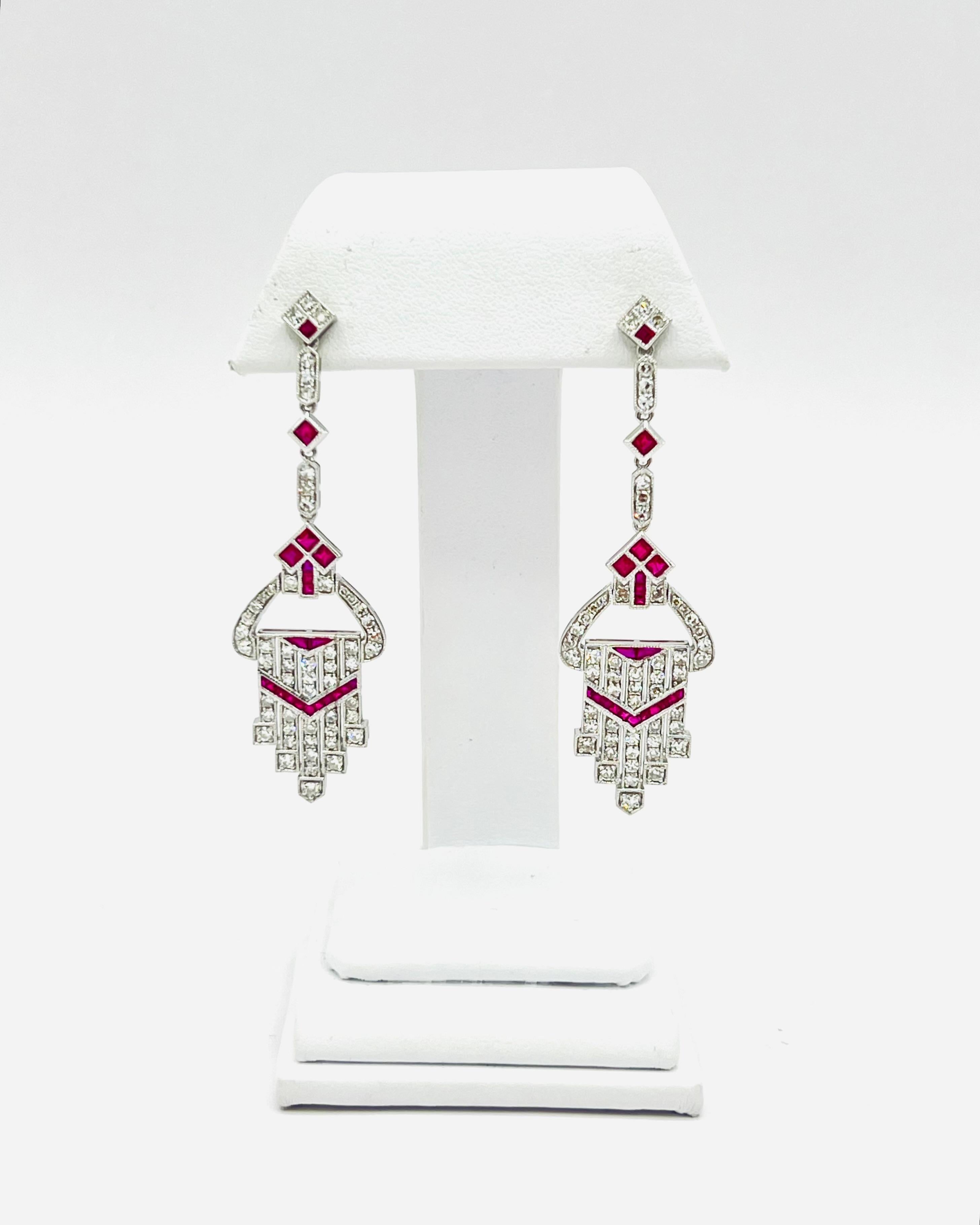 White Diamond and Ruby Square Dangle Earrings in Platinum In New Condition For Sale In Los Angeles, CA