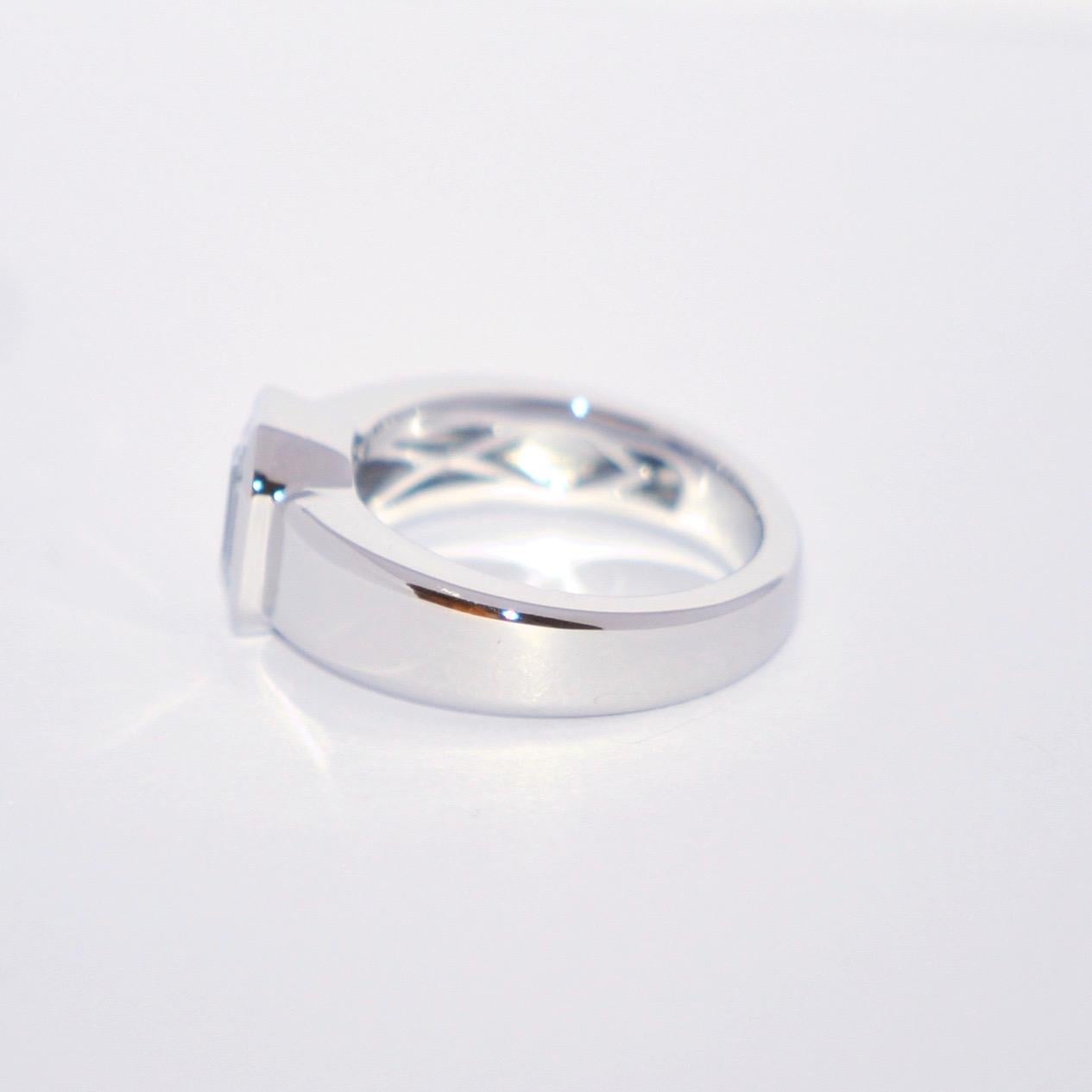 Art Deco White Diamond and White Gold 18 Karat Solitaire Ring