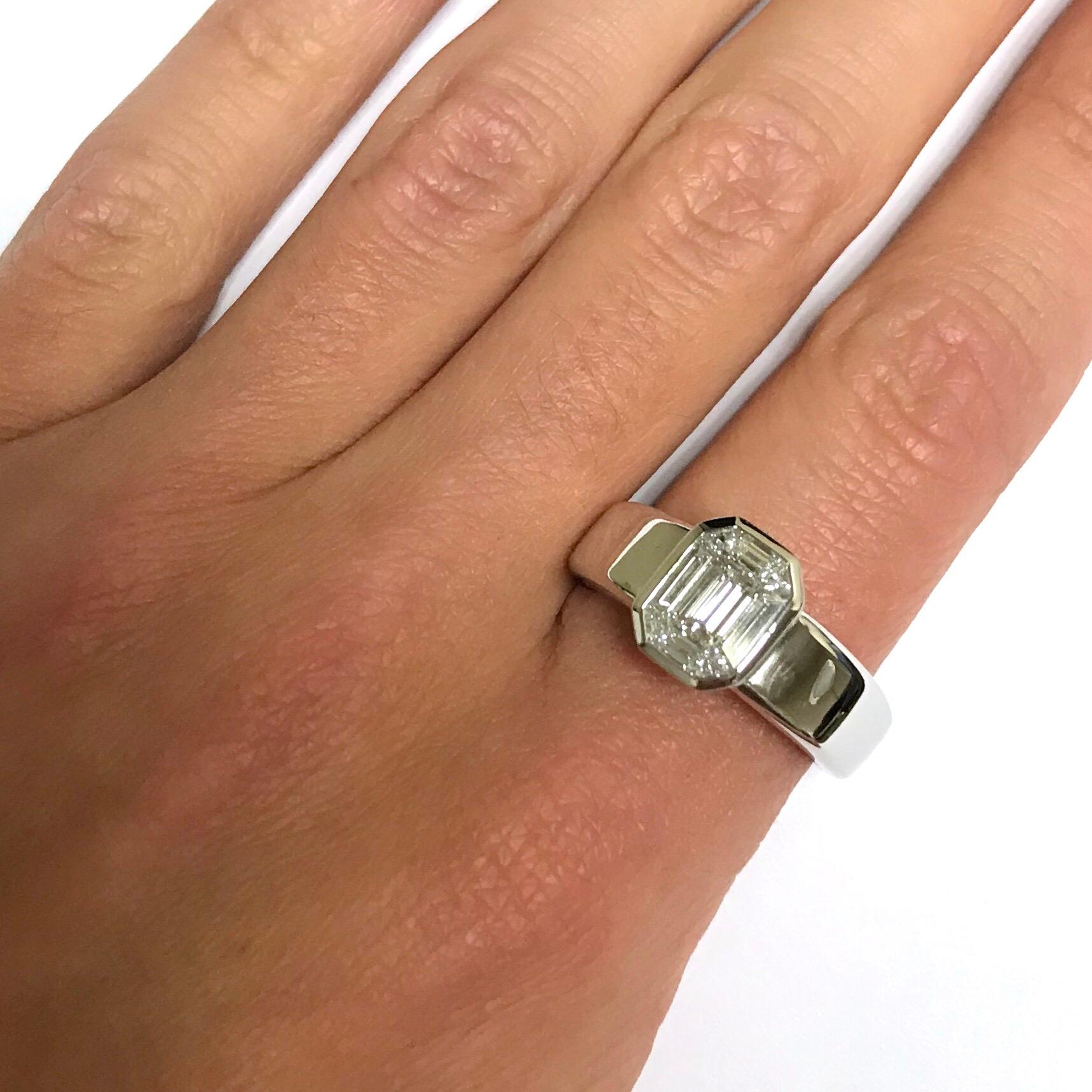Art Deco White Diamond and White Gold 18 Karat Solitaire Ring