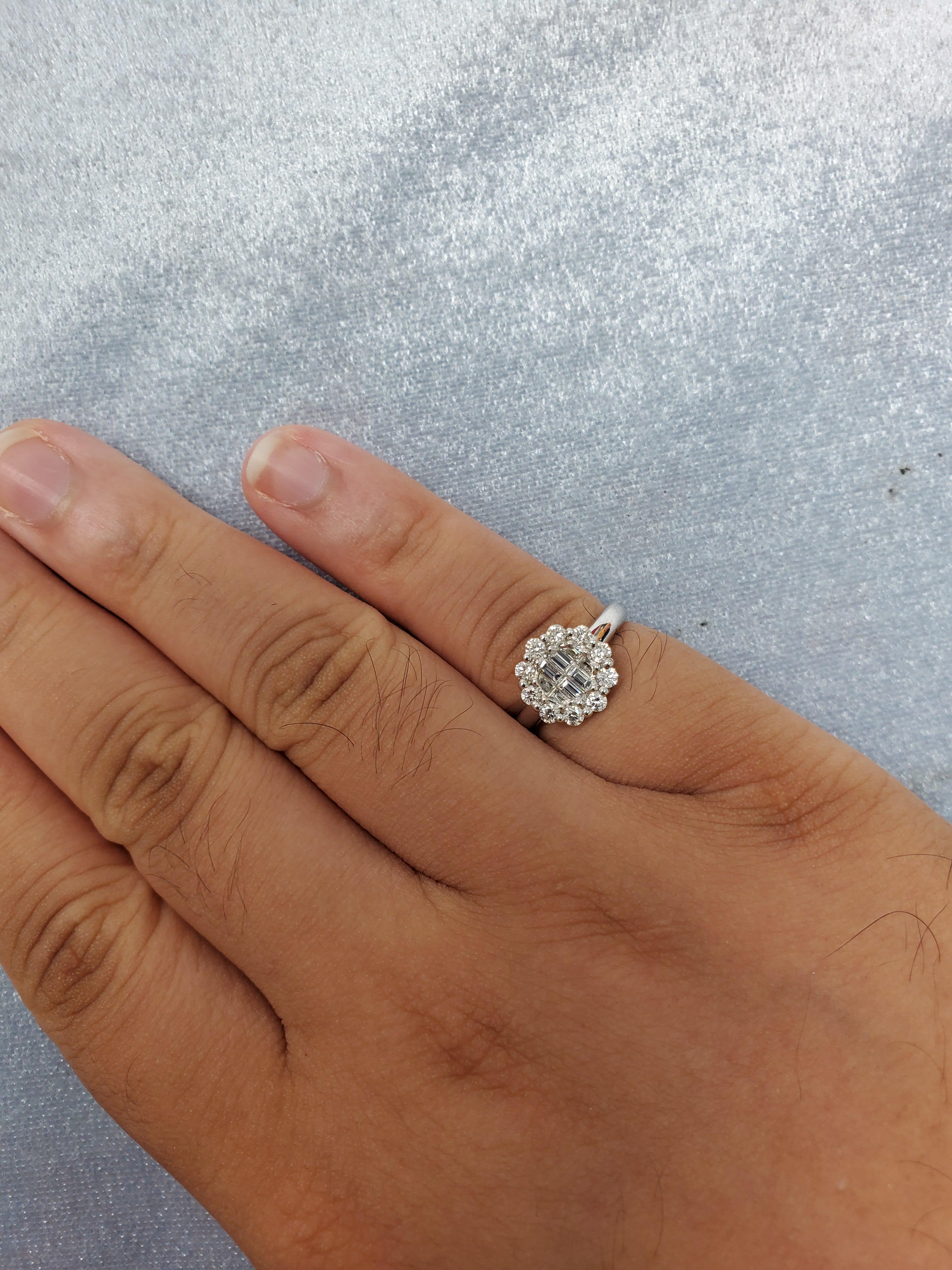 White Diamond and White Gold Engagement Ring In New Condition For Sale In Hong Kong, HK