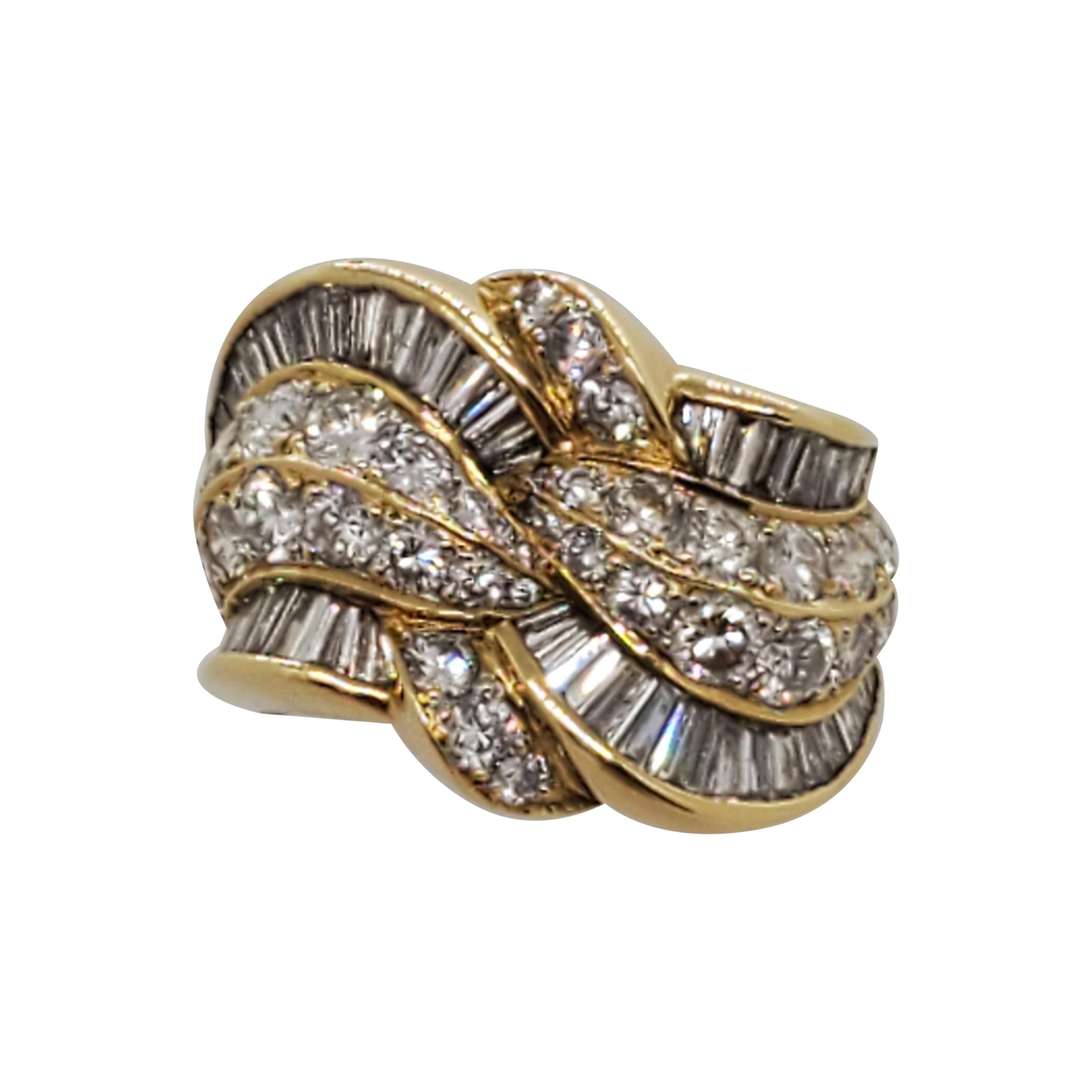 White Diamond and Yellow Gold Fashion Ring