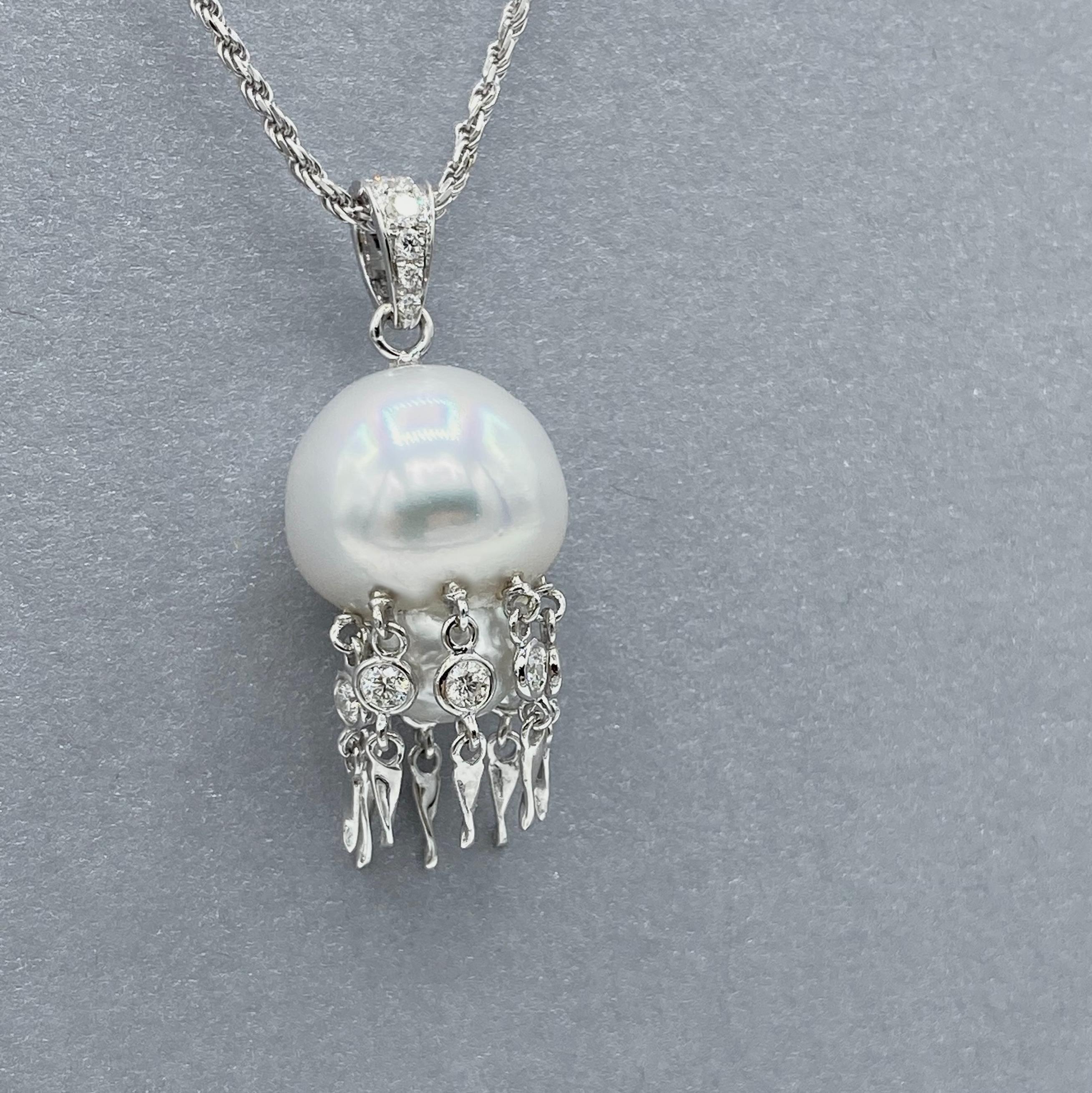Round Cut White Diamond Australian Pearl 18 Karat White Gold Pendant/Necklace Jellyfish