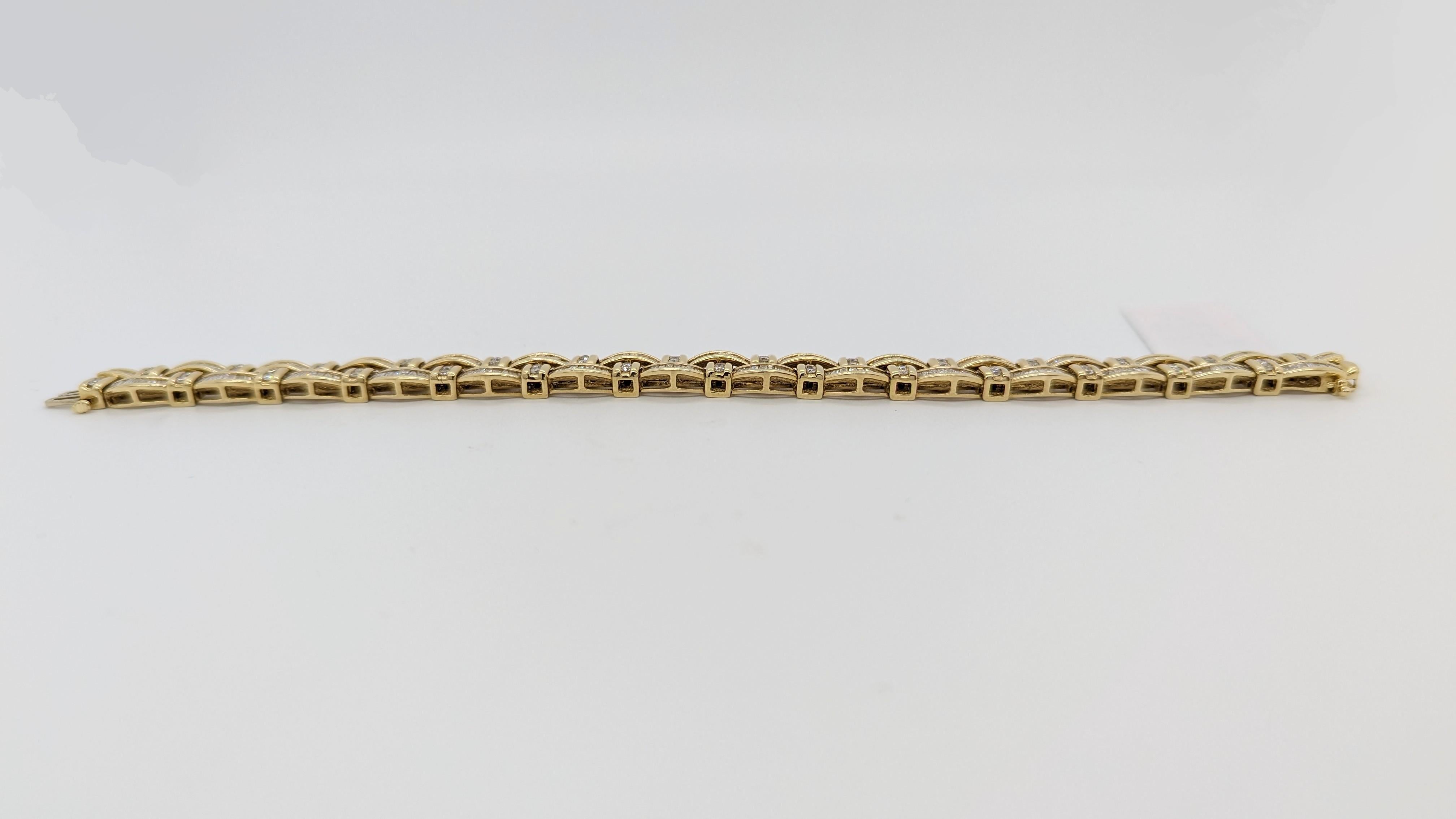 White Diamond Baguette and Round Bracelet 14K Yellow Gold In New Condition For Sale In Los Angeles, CA