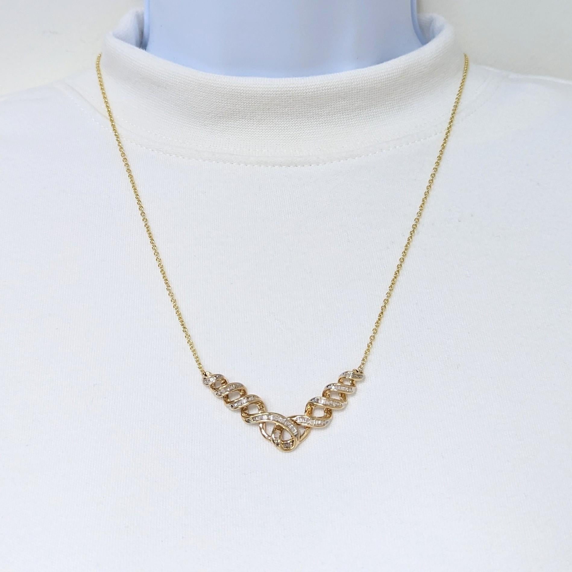 Bellissime baguette di diamanti bianchi in questa collana dal design unico.  Realizzato a mano in oro giallo 14 carati.  La lunghezza è di 22