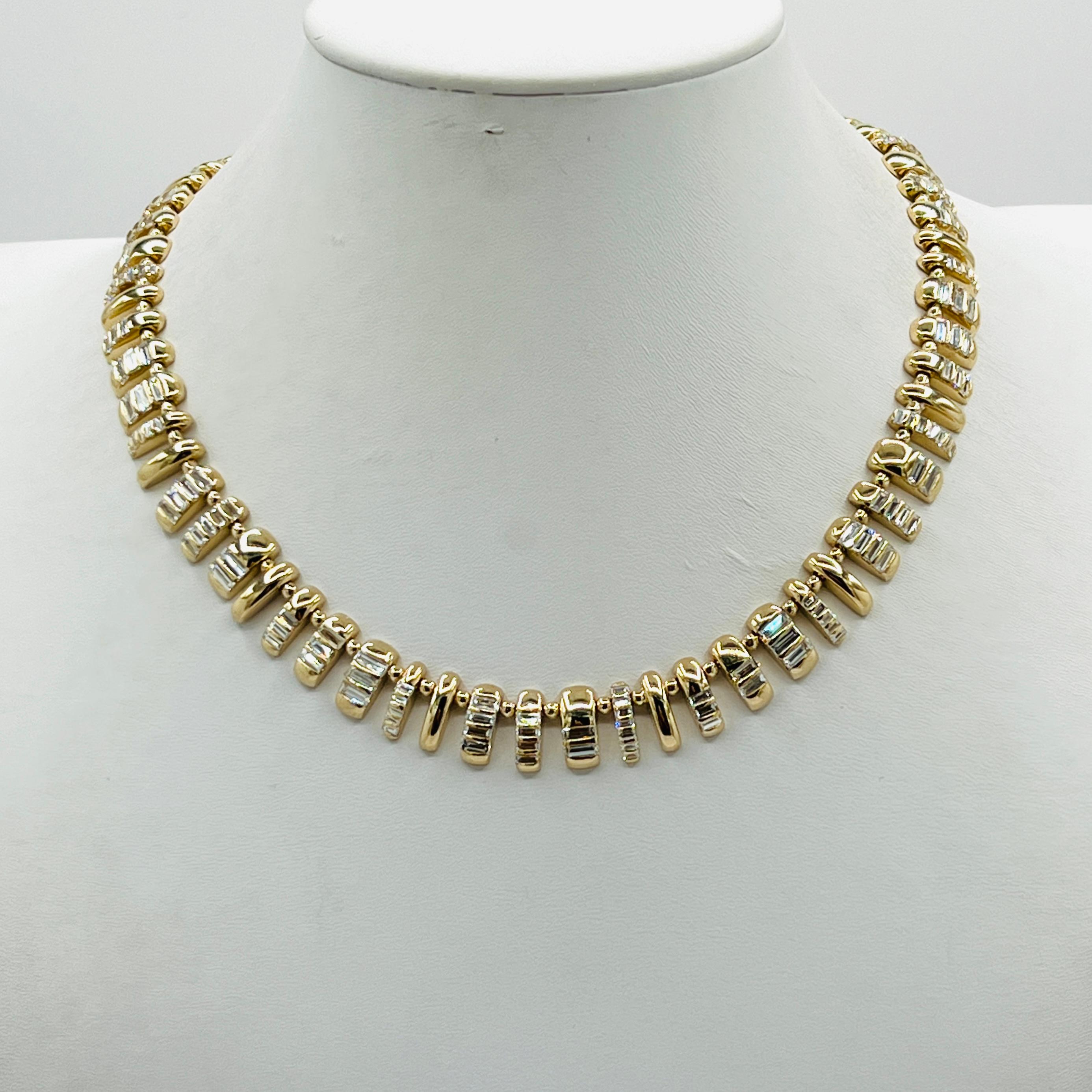 Magnifiques baguettes de diamants blancs de 15,94 ct.  Fabriqué à la main en or jaune 14k.  La longueur est de 15,75