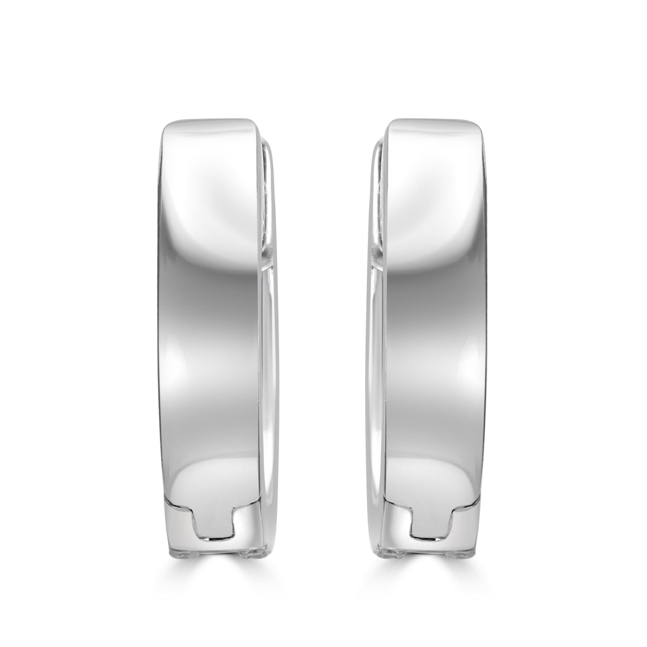 Taille baguette Créoles huggies à la mode en or blanc 14 carats avec diamants blancs baguettes et ronds en vente