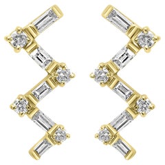 Clous d'oreilles mode "ZIG-ZAG" en or jaune 14 carats avec diamants blancs baguettes et ronds