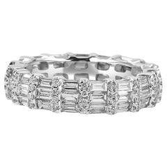 Anello a fascia per l'eternità con diamante bianco Baguette e rotondo in oro bianco 18 carati