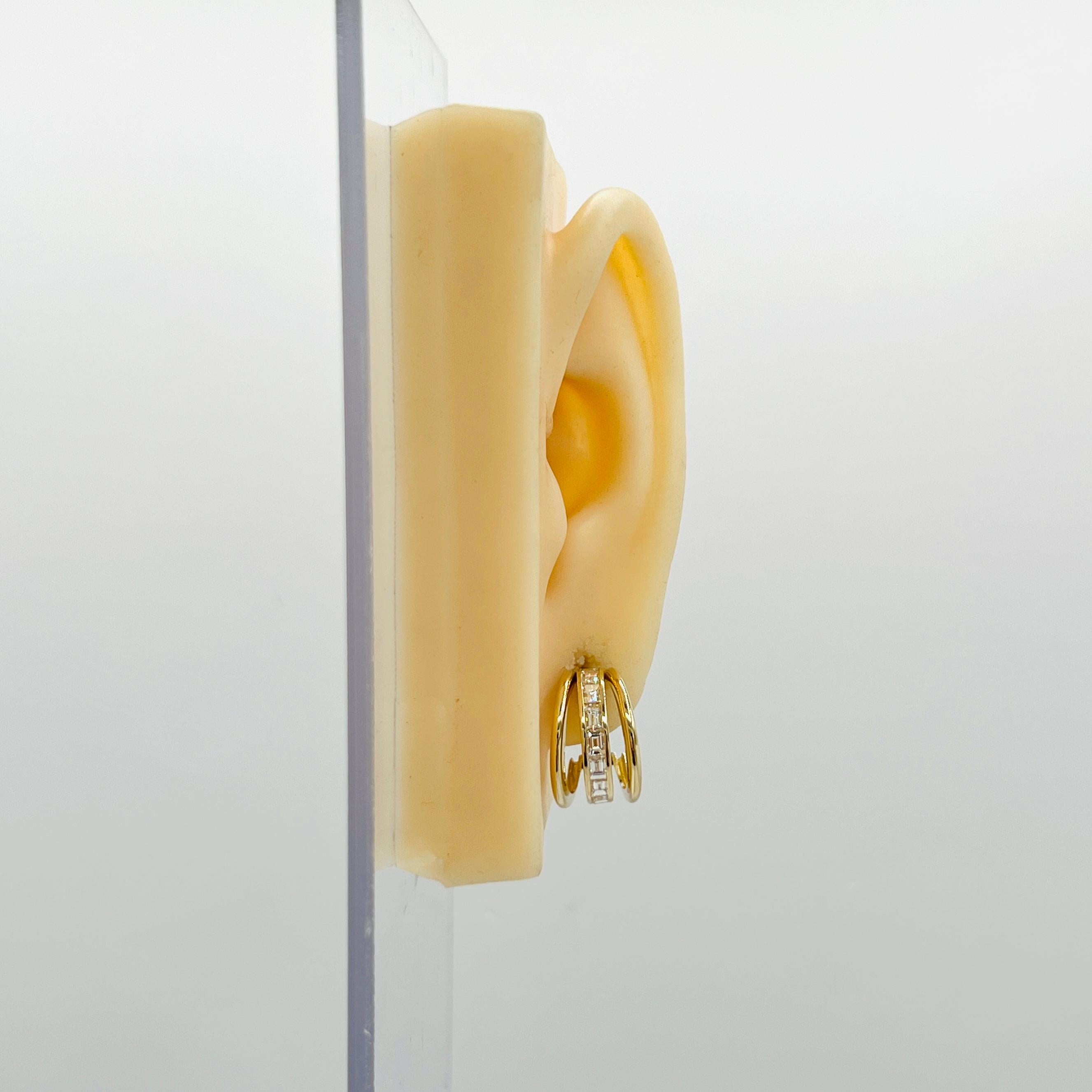 Magnifiques baguettes de diamants blancs de 1,95 ct.  Fabriqué à la main en or jaune 14k.  