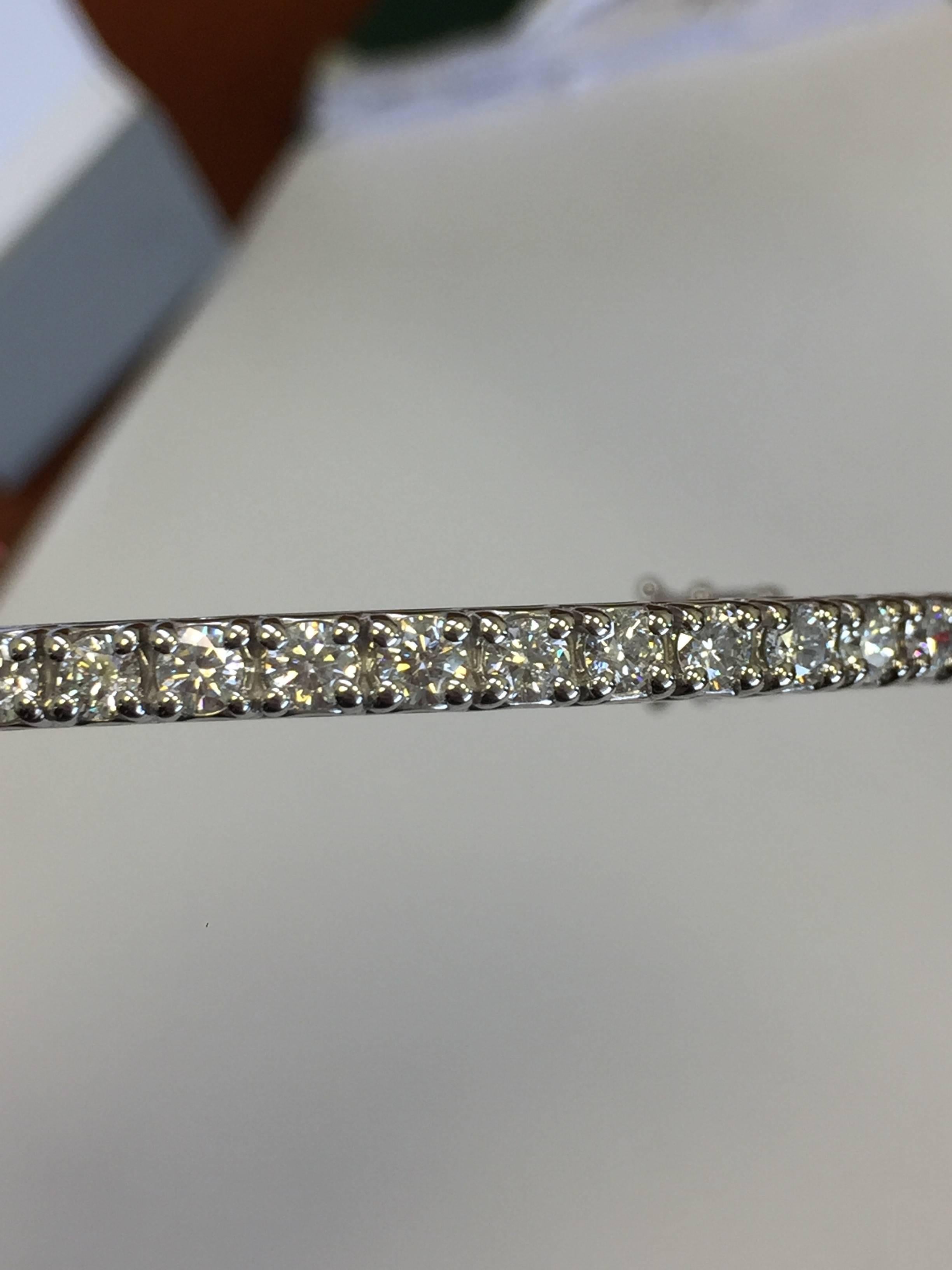 White Diamond Bangle Bracelets in 18 Karat White Gold In New Condition In Los Angeles, CA