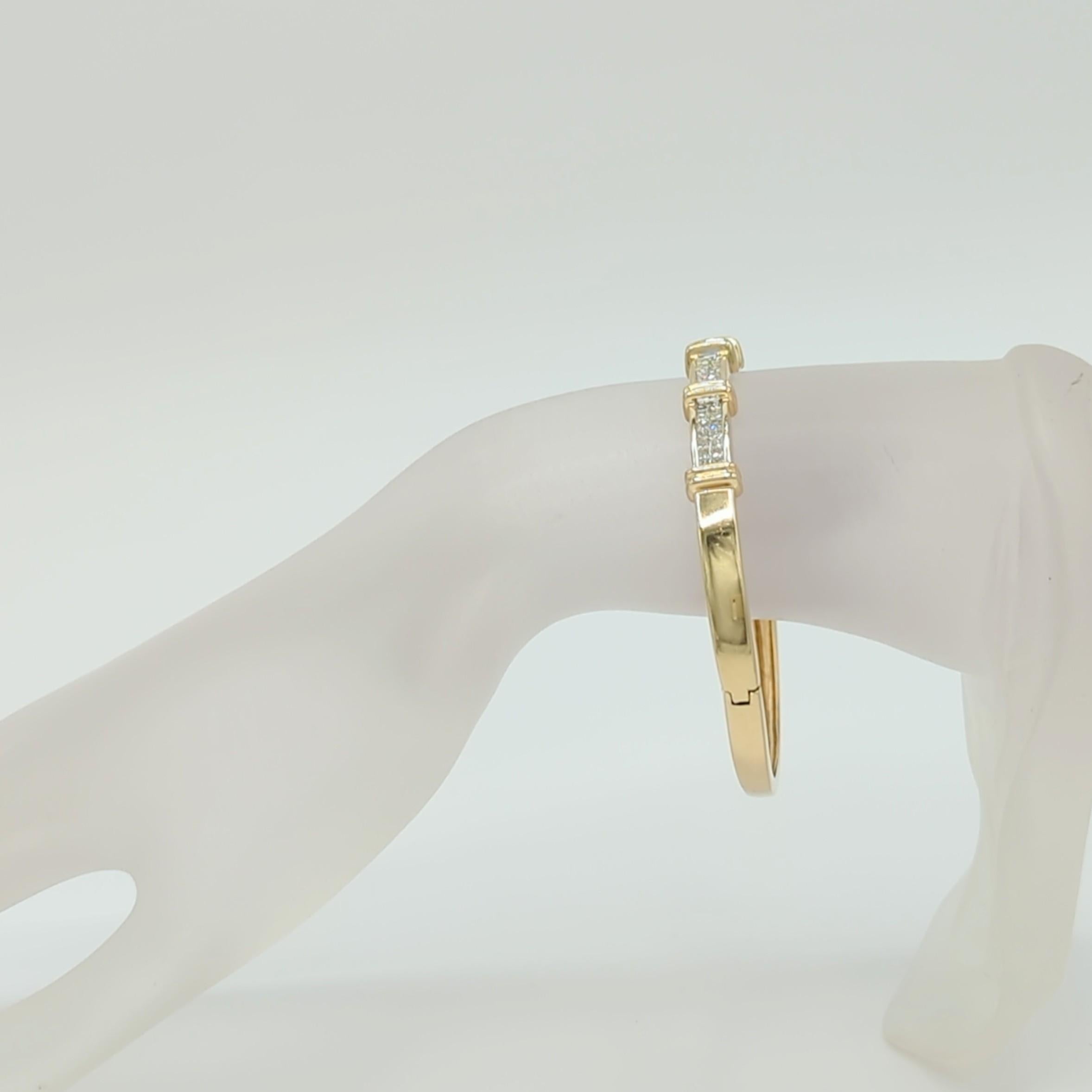 Taille princesse Bracelet jonc en or jaune 14 carats avec diamant blanc en vente