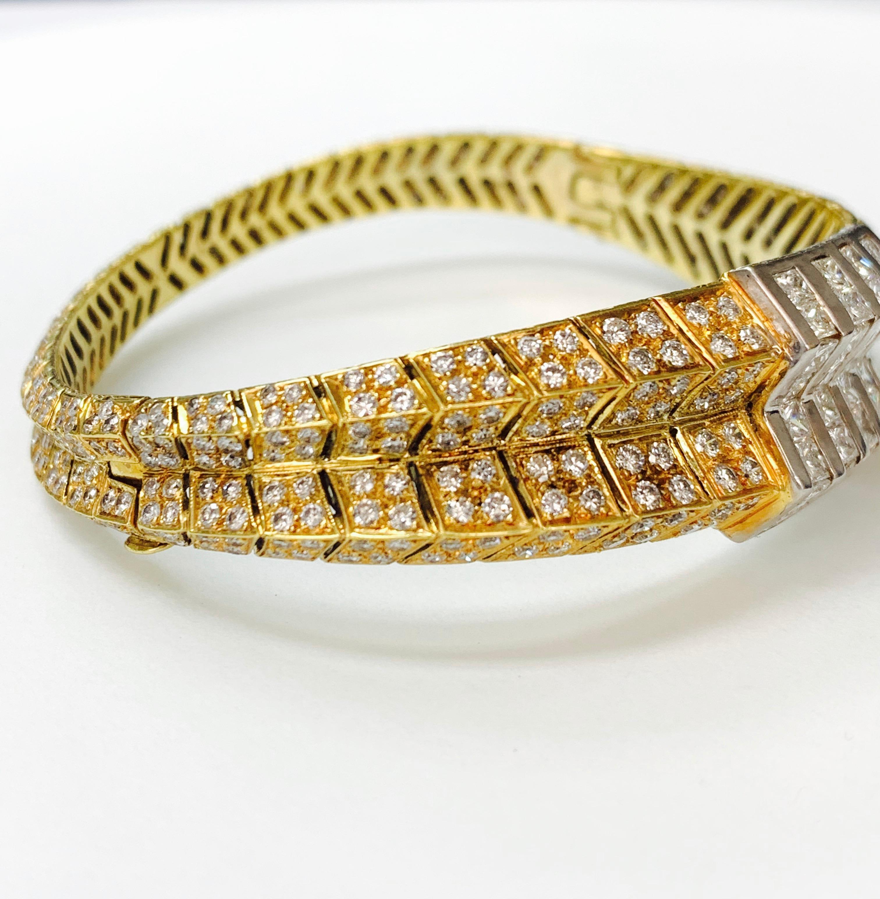 Contemporaneo Bracciale con diamanti bianchi in oro giallo e bianco 18 carati. in vendita