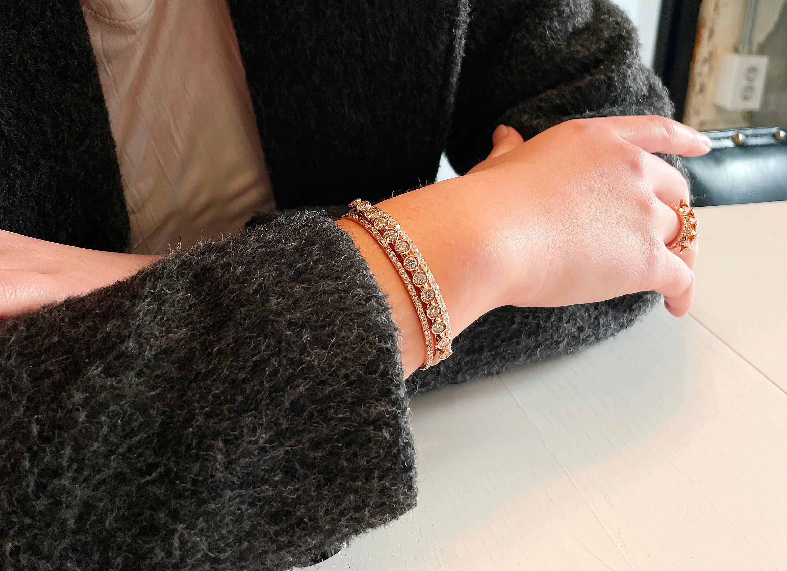 Taglio rotondo Bracciale a campana con diamante bianco di SOONHEE (misura L : 21 cm) in vendita