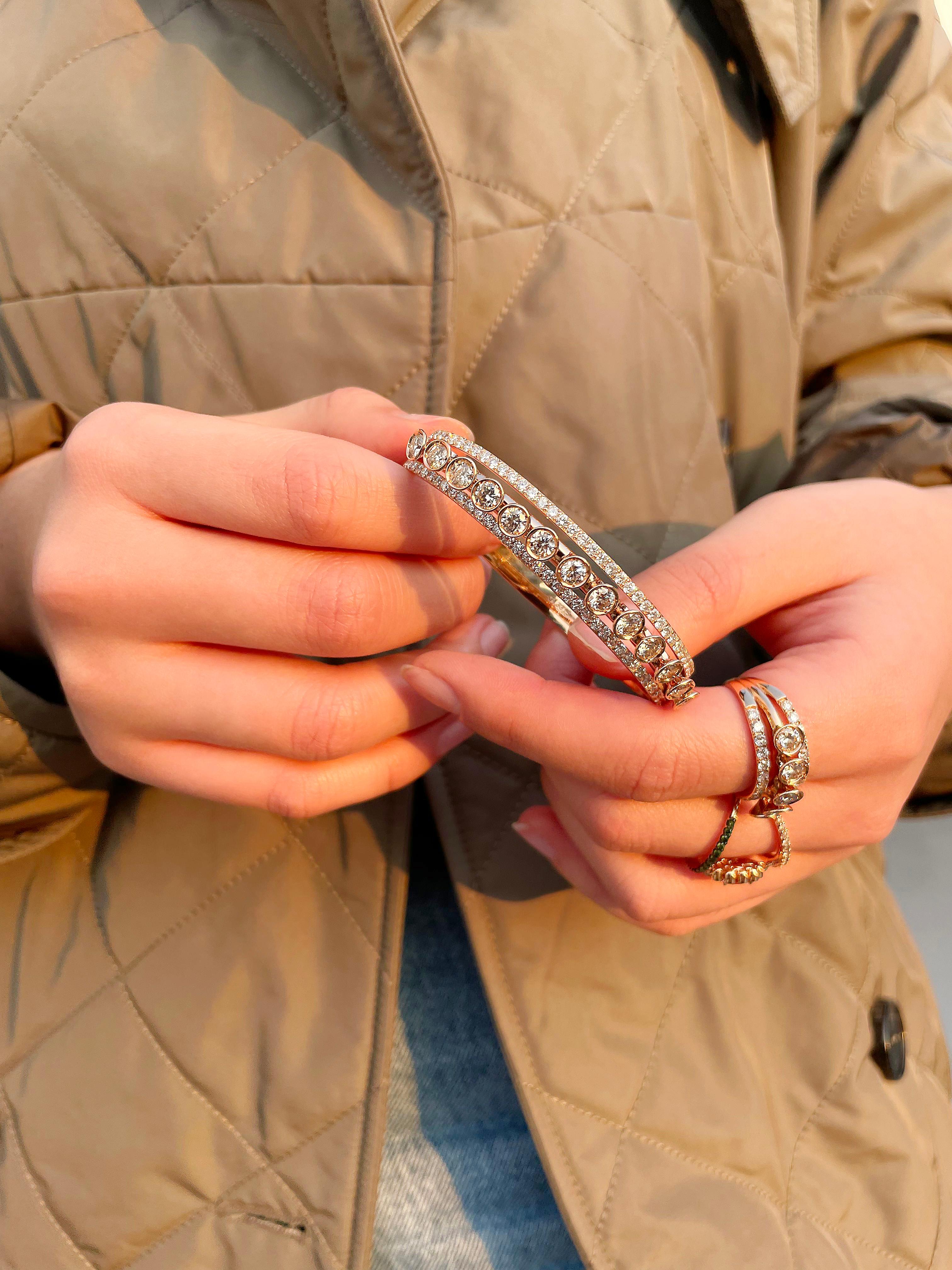 Bracciale a campana con diamante bianco di SOONHEE (misura L : 21 cm) in vendita 1