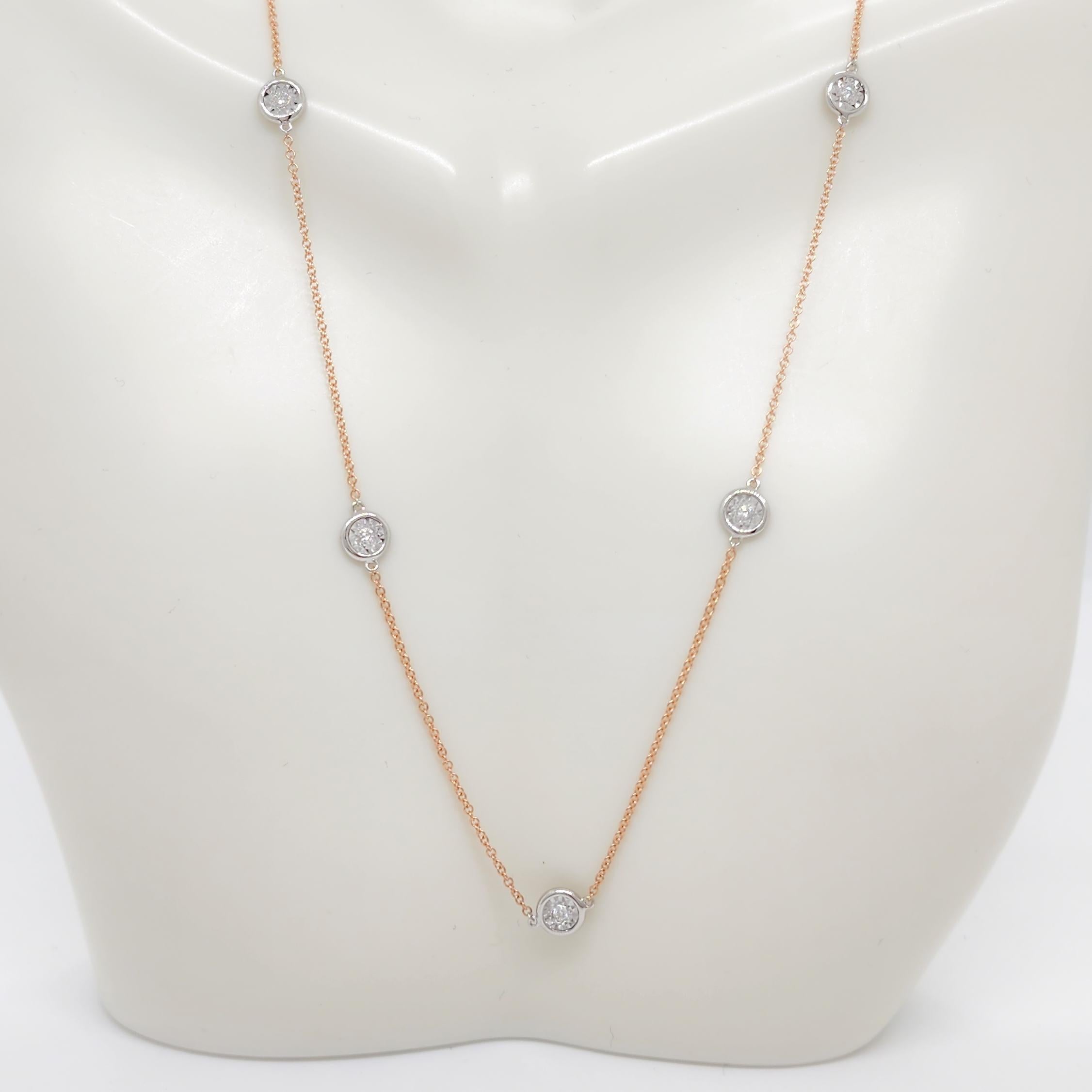 Magnifique collier à chaton en diamant de tous les jours avec des diamants blancs ronds de 0,16 ct. de bonne qualité.  Fabriqué à la main en or rose et blanc 14k.