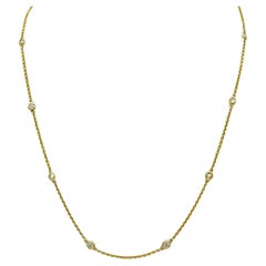 Collar Estación Bisel de Diamantes Blancos en Oro Amarillo de 14K