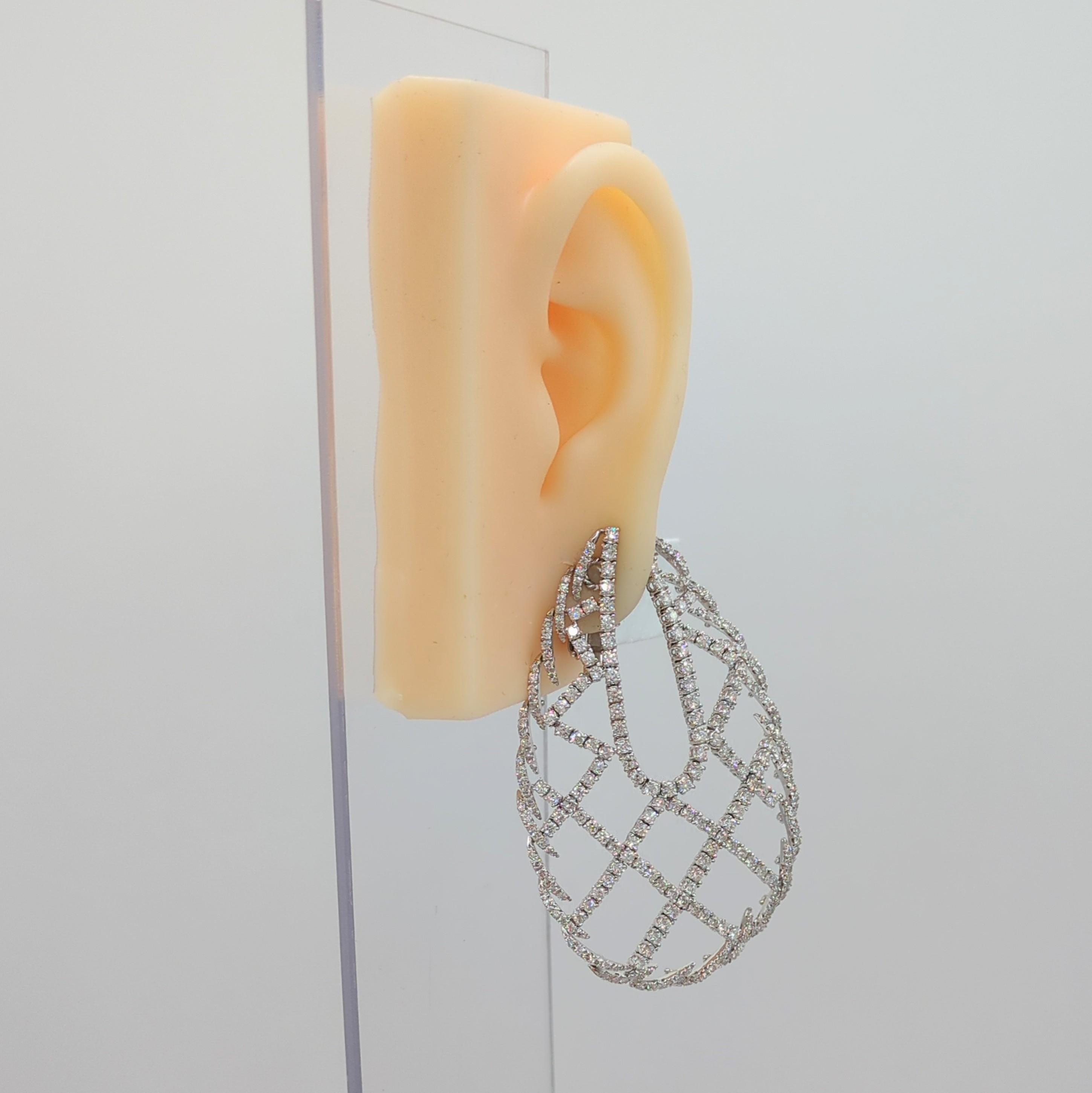 Große Ohrringe mit weißen Diamanten aus 18 Karat Weißgold im Zustand „Neu“ im Angebot in Los Angeles, CA