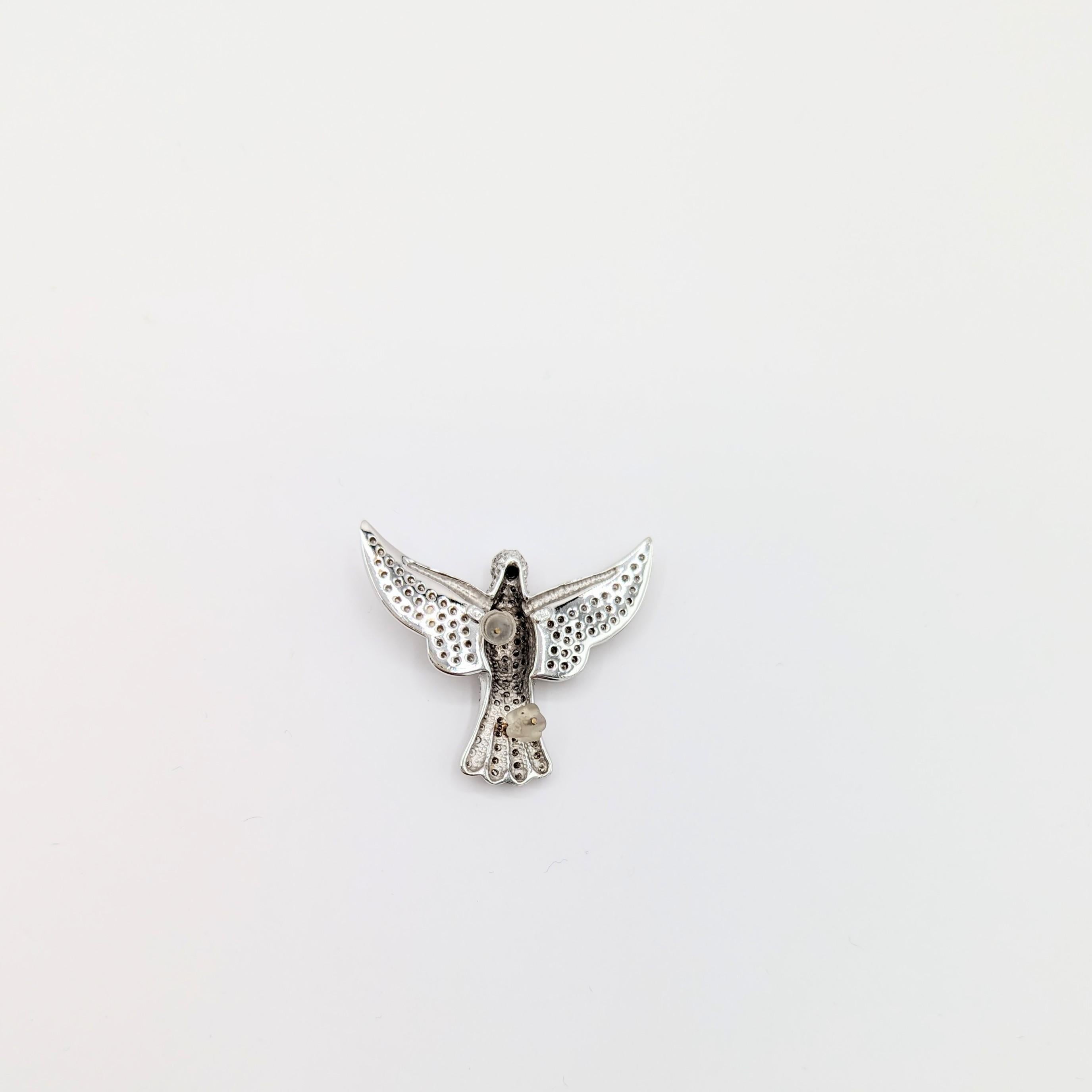 White Diamond Bird Brooch in 18K White Gold In New Condition For Sale In Los Angeles, CA