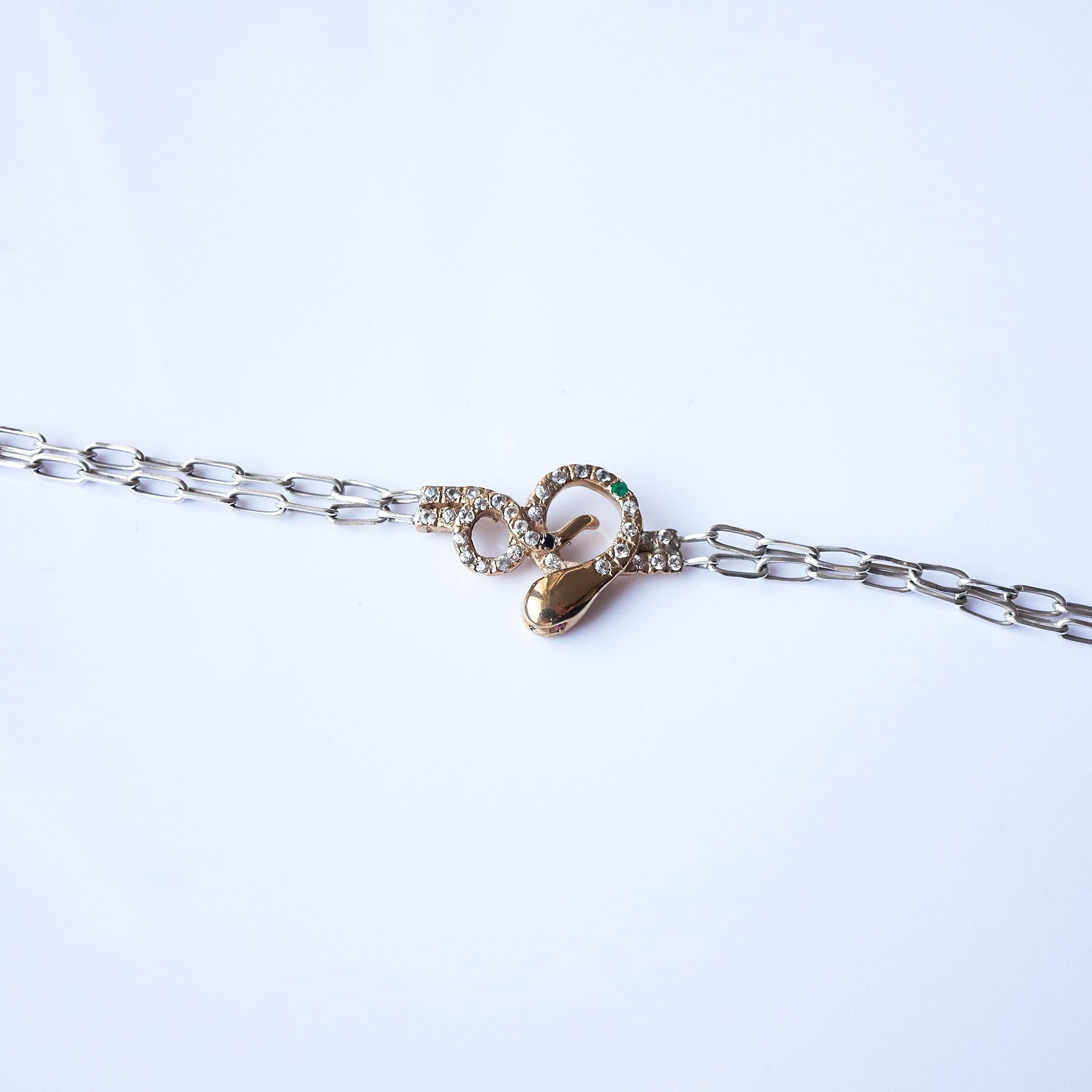 Taille brillant Bracelet serpent en argent avec diamants blancs, diamants noirs, émeraudes et rubis et chaîne en bronze en vente