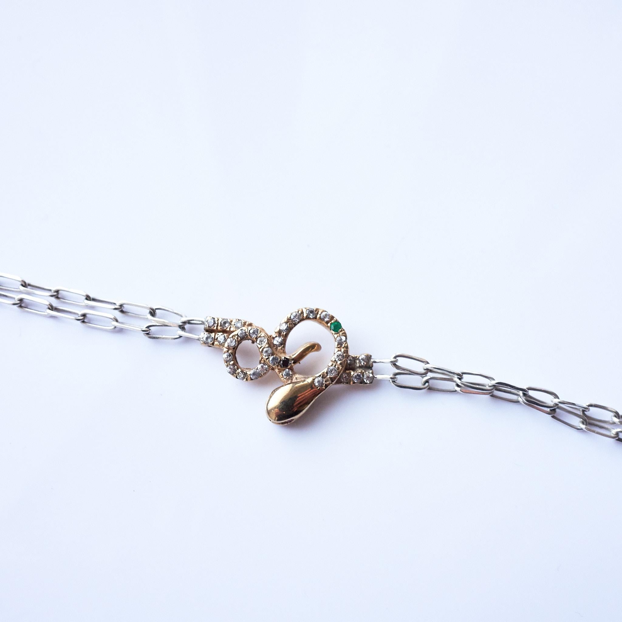 Bracelet serpent en argent avec diamants blancs, diamants noirs, émeraudes et rubis et chaîne en bronze Neuf - En vente à Los Angeles, CA